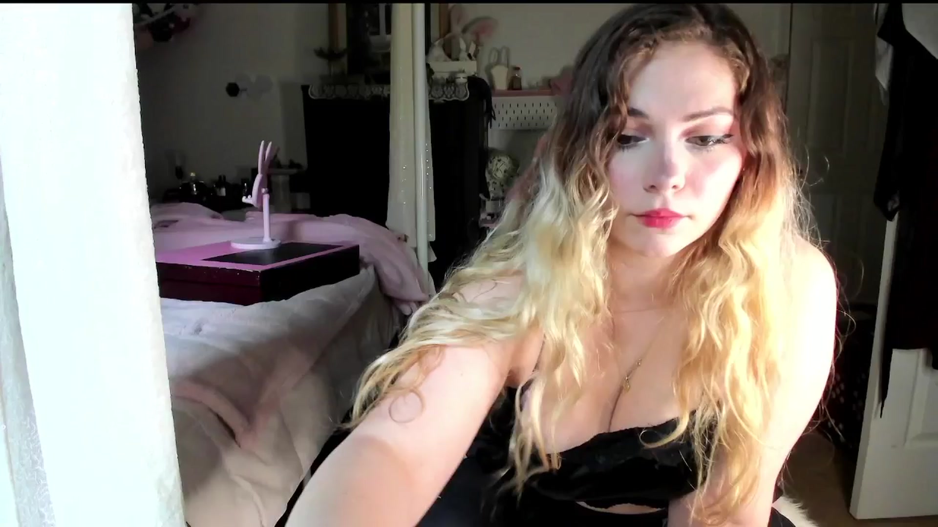 Gallery image thumbnail from lolypopbubble's myfreecams stream on, 07/01/2025, 20:02 image 1 of 20