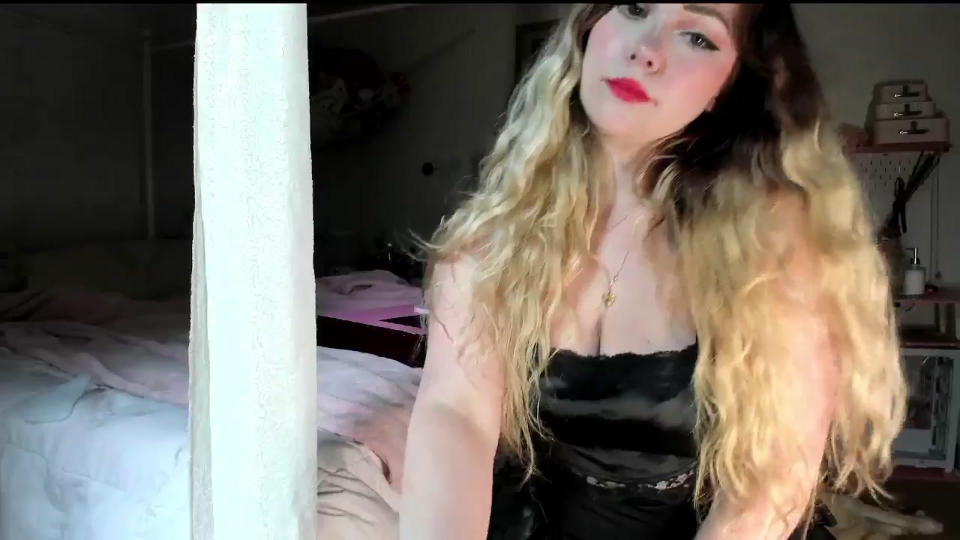 Gallery image thumbnail from lolypopbubble's myfreecams stream on, 07/01/2025, 20:02 image 16 of 20