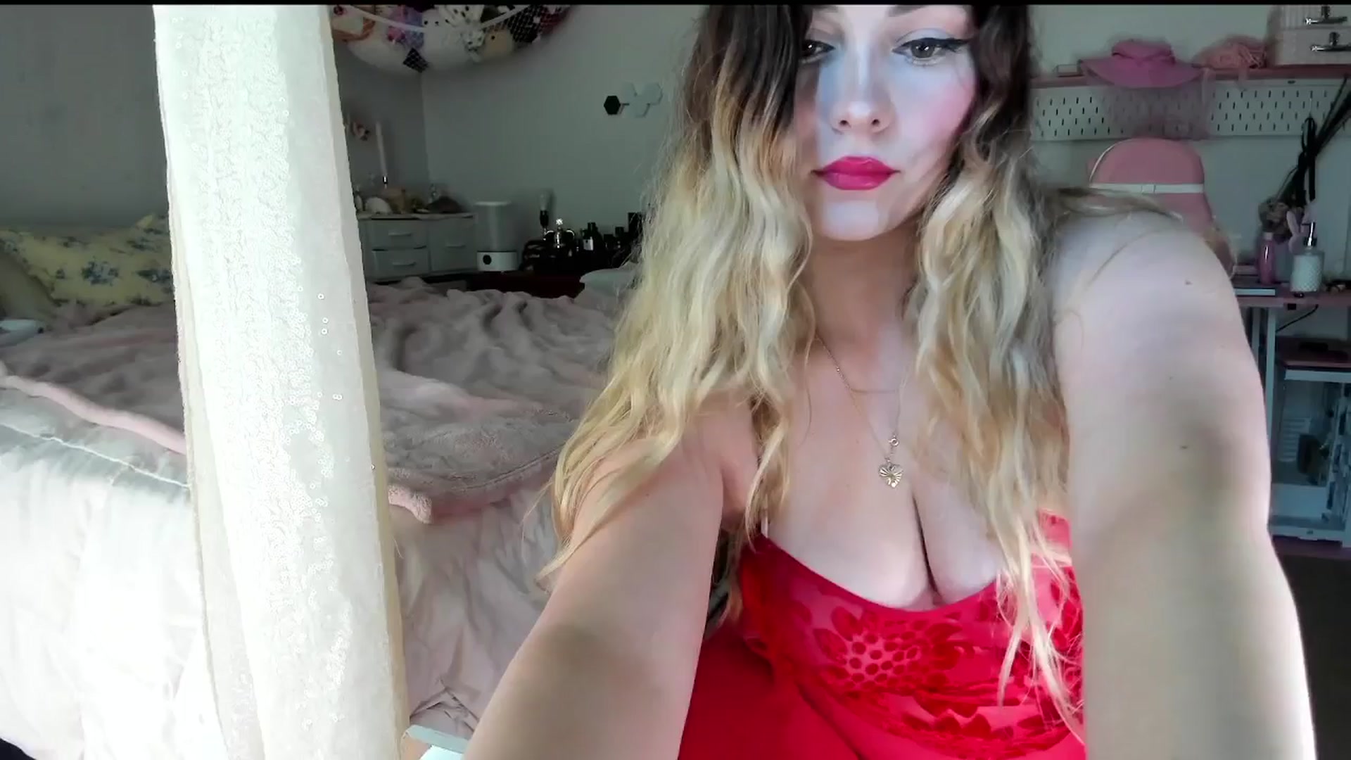 Gallery image thumbnail from lolypopbubble's myfreecams stream on, 07/02/2025, 19:27 image 6 of 20
