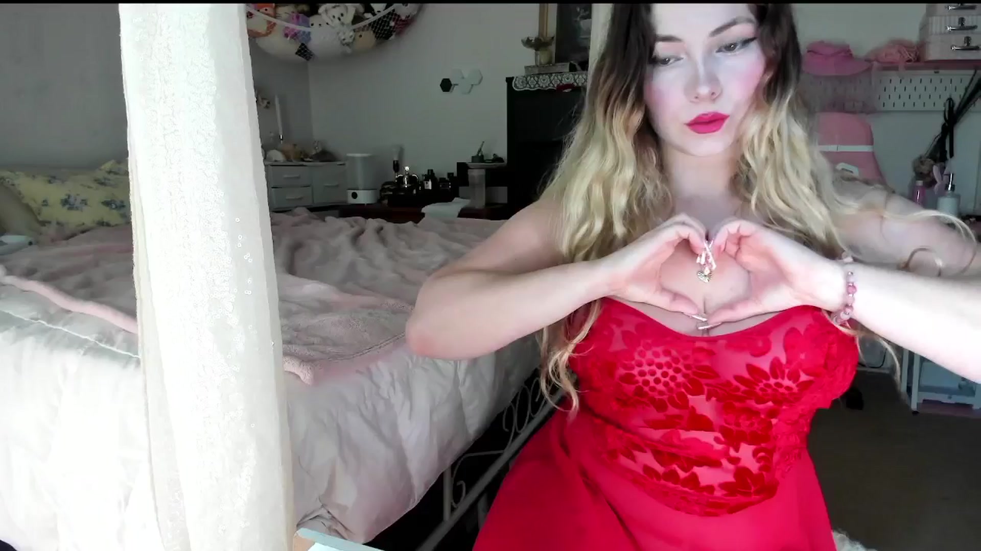 Gallery image thumbnail from lolypopbubble's myfreecams stream on, 07/02/2025, 19:27 image 5 of 20