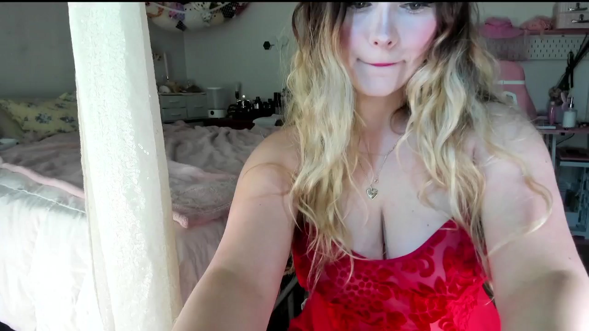 Gallery image thumbnail from lolypopbubble's myfreecams stream on, 07/02/2025, 19:27 image 10 of 20
