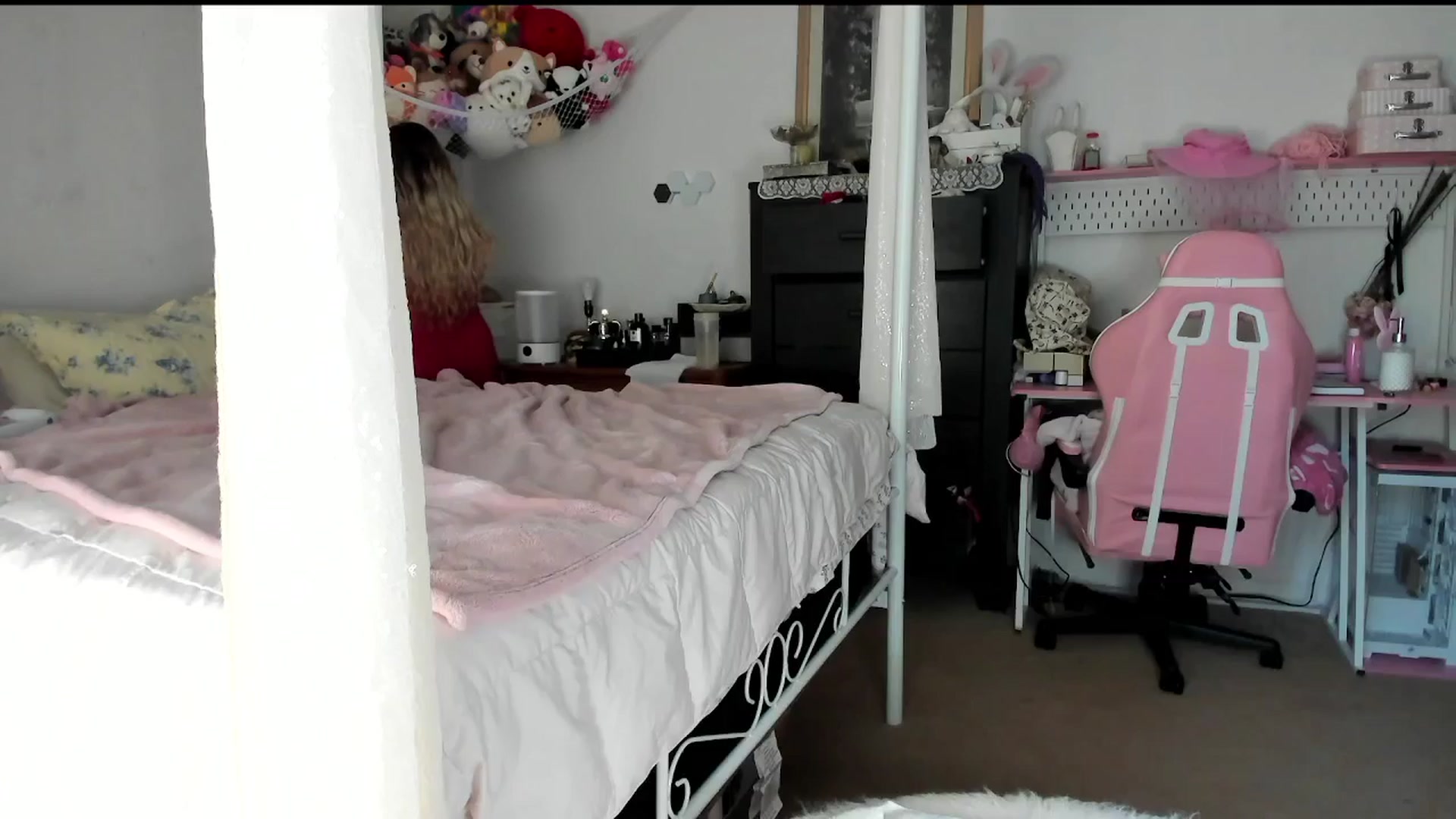 Gallery image thumbnail from lolypopbubble's myfreecams stream on, 07/02/2025, 19:27 image 17 of 20