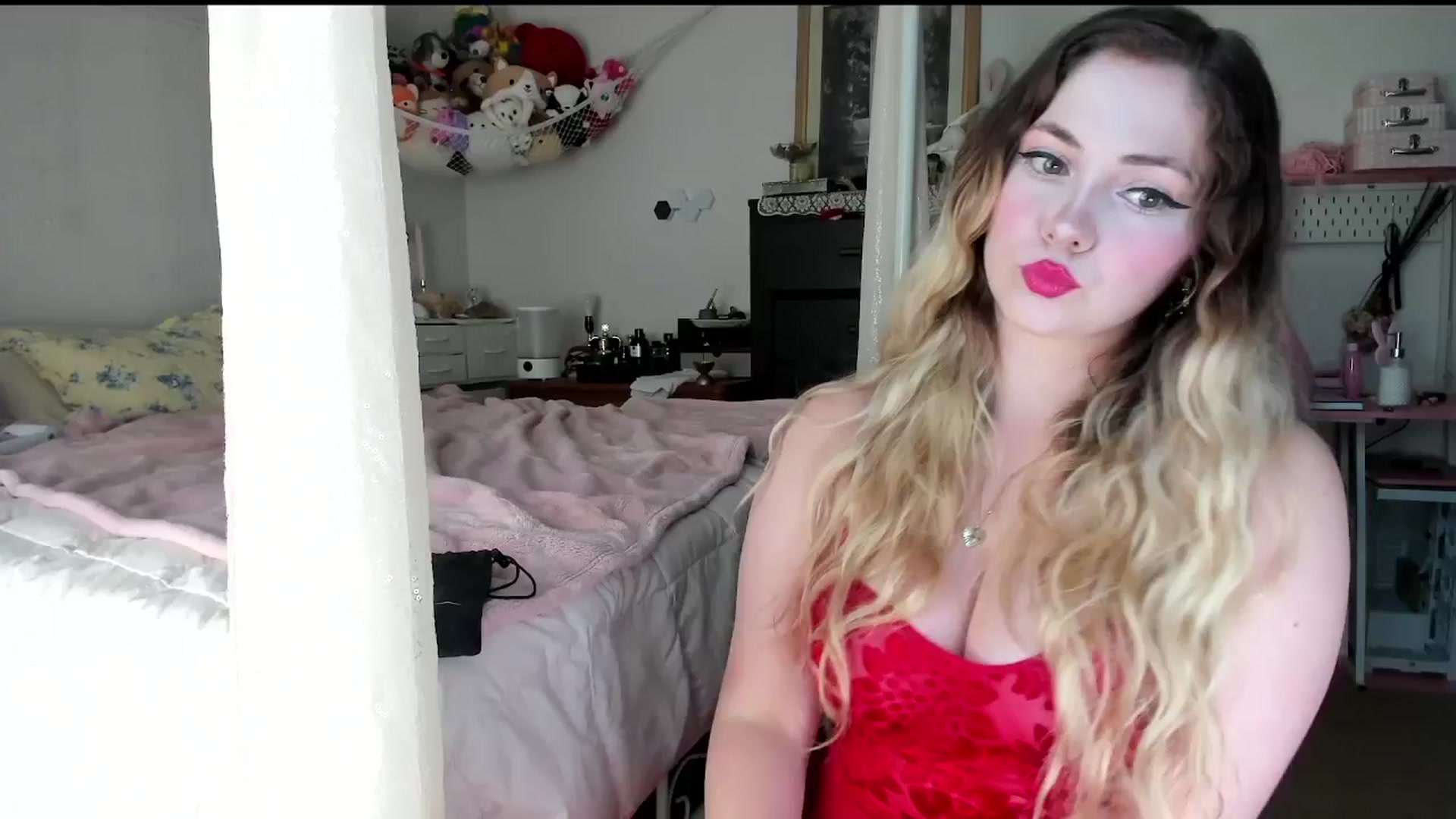 Gallery image thumbnail from lolypopbubble's myfreecams stream on, 07/02/2025, 20:39 image 5 of 20