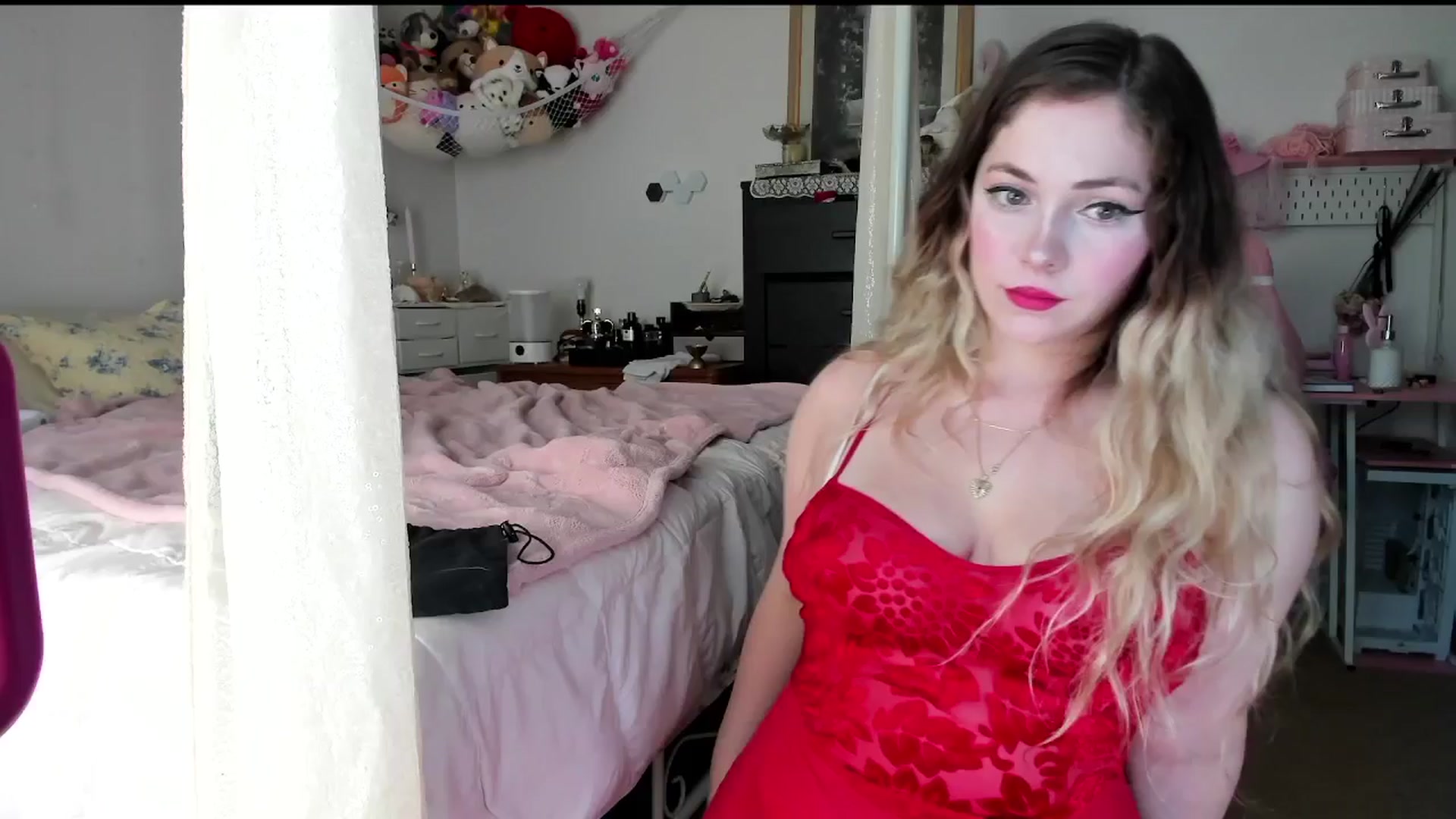 Gallery image thumbnail from lolypopbubble's myfreecams stream on, 07/02/2025, 20:39 image 15 of 20