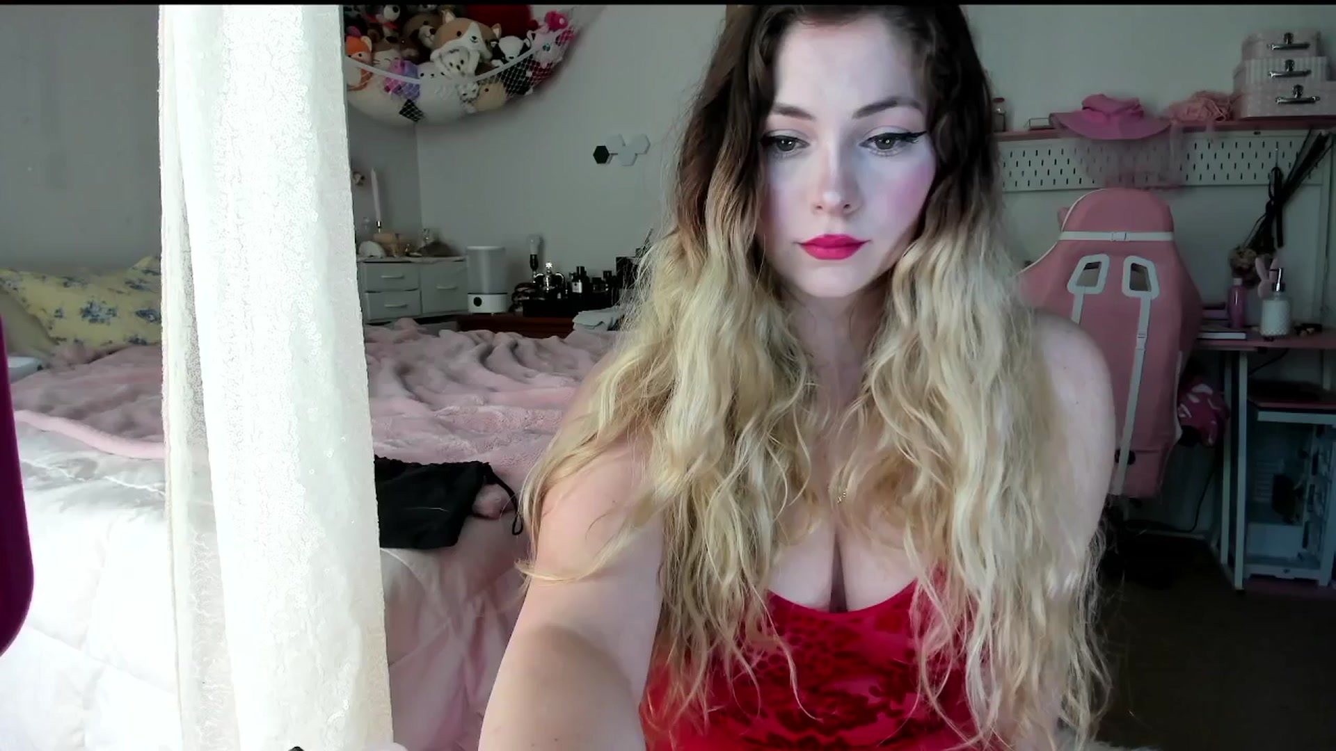 Gallery image thumbnail from lolypopbubble's myfreecams stream on, 07/02/2025, 20:39 image 19 of 20
