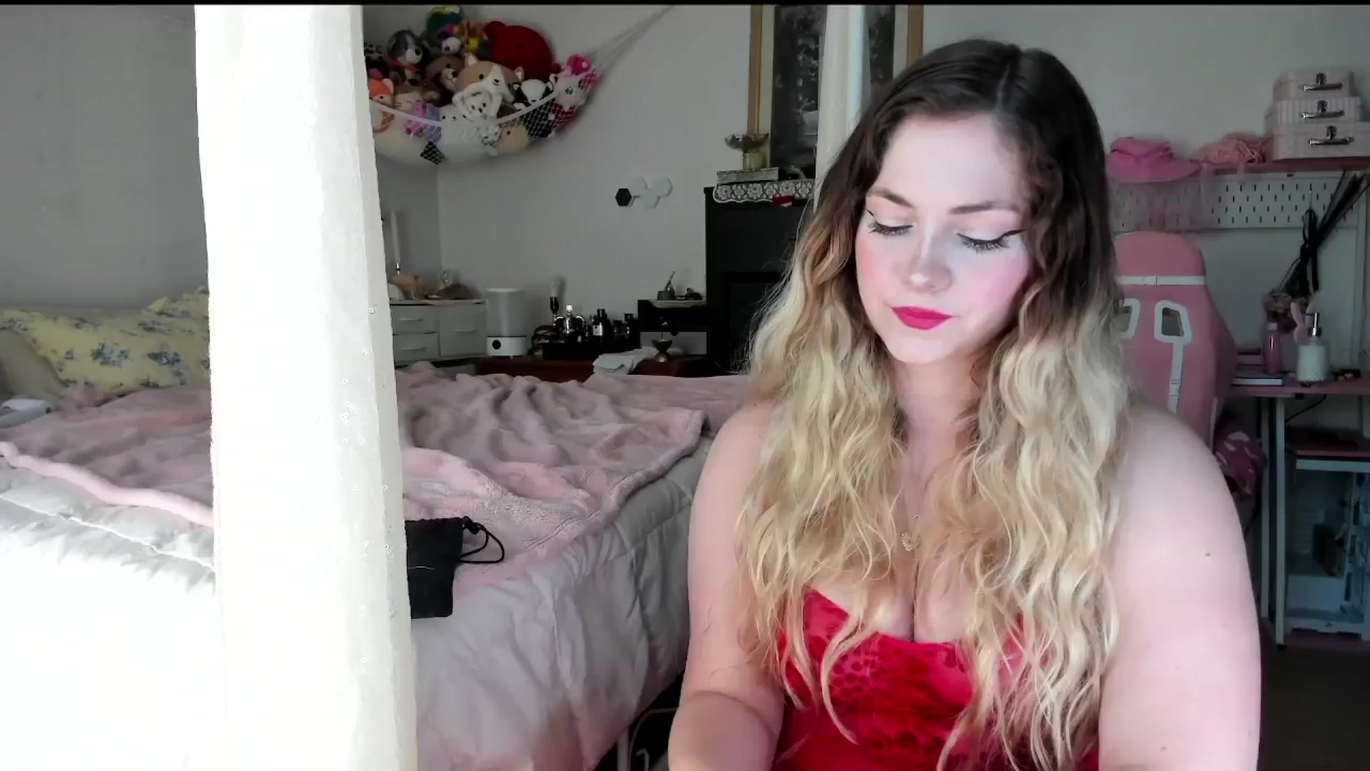 Gallery image thumbnail from lolypopbubble's myfreecams stream on, 07/02/2025, 20:39 image 6 of 20