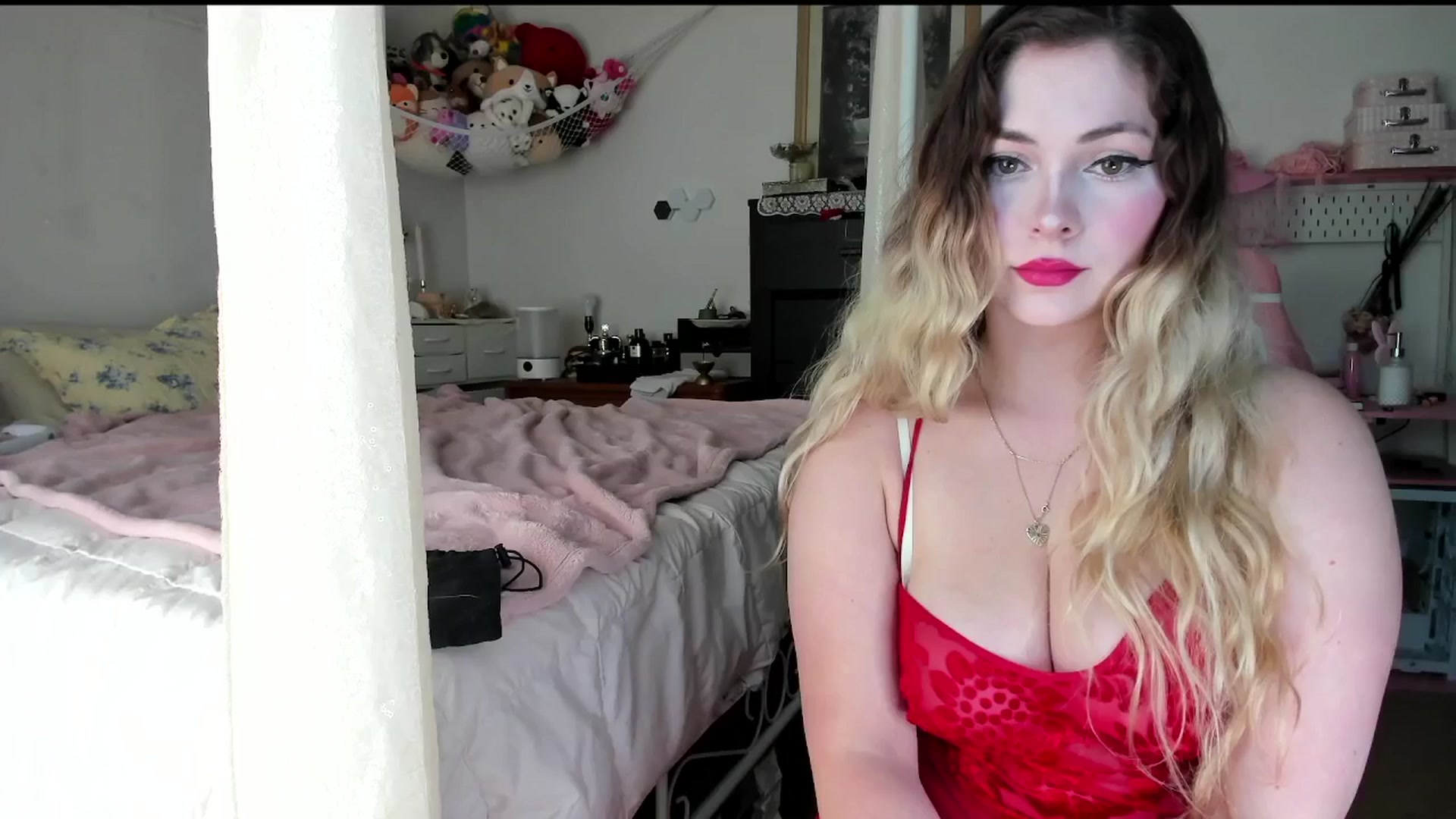Gallery image thumbnail from lolypopbubble's myfreecams stream on, 07/02/2025, 20:39 image 9 of 20