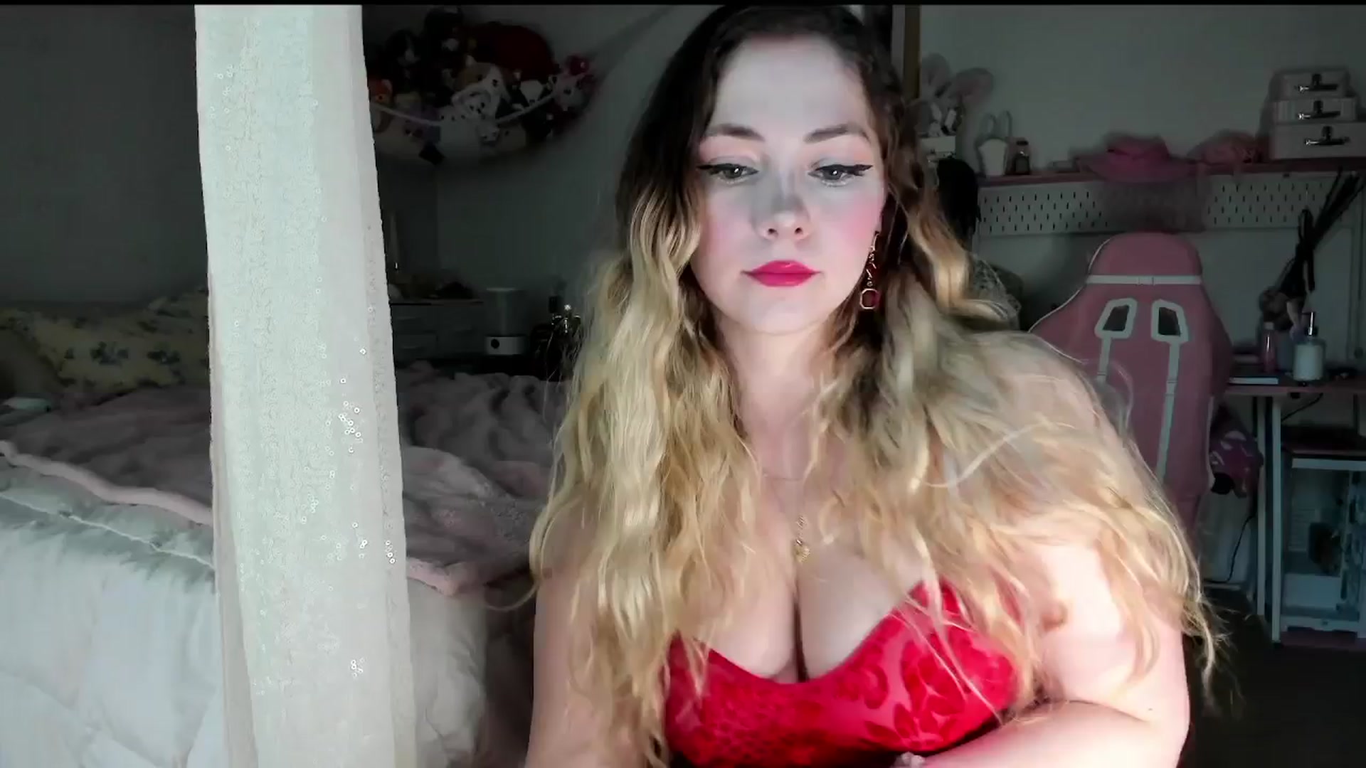 Gallery image thumbnail from lolypopbubble's myfreecams stream on, 07/02/2025, 20:39 image 4 of 20
