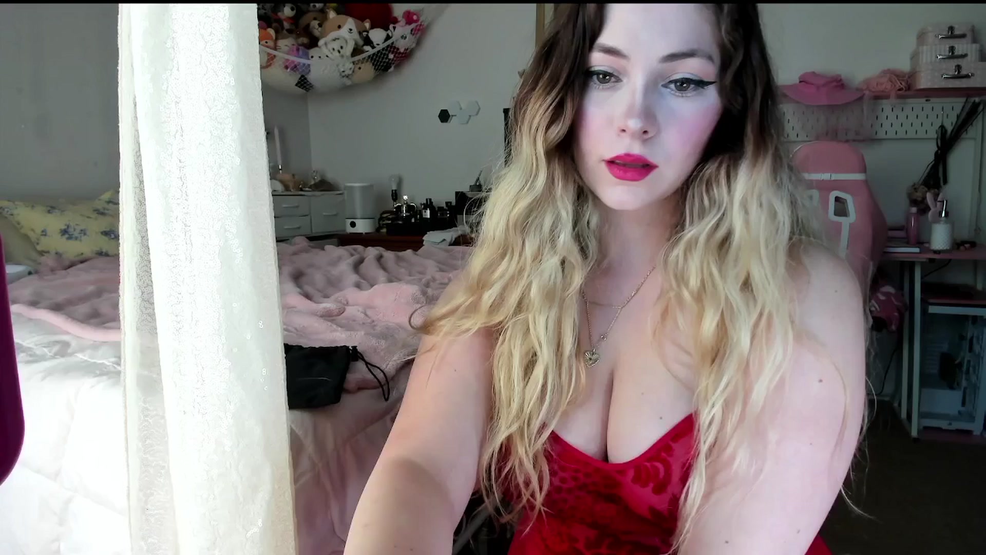 Gallery image thumbnail from lolypopbubble's myfreecams stream on, 07/02/2025, 20:39 image 16 of 20