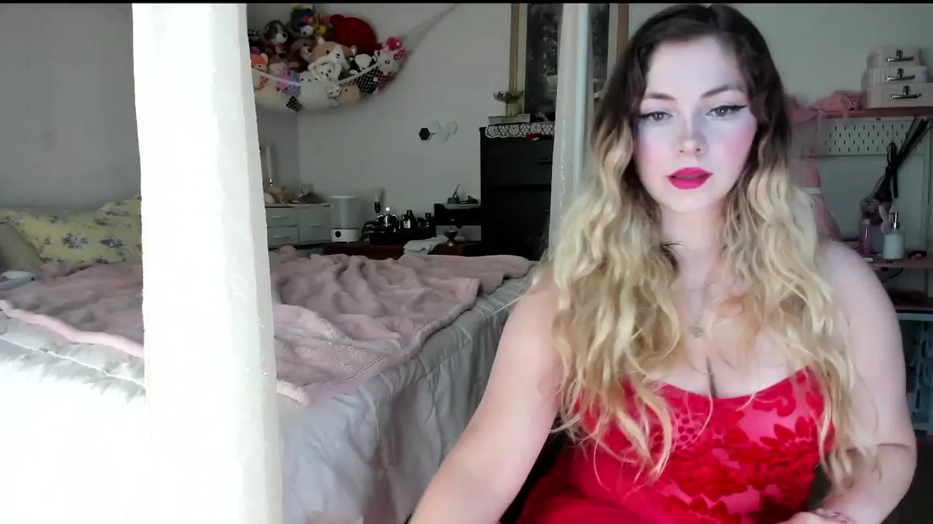 Gallery image thumbnail from lolypopbubble's myfreecams stream on, 07/02/2025, 20:39 image 3 of 20