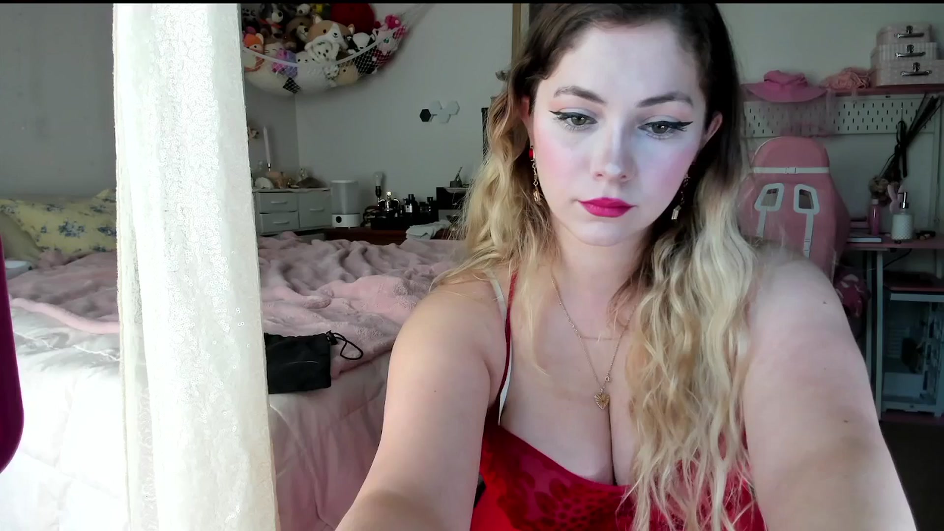 Gallery image thumbnail from lolypopbubble's myfreecams stream on, 07/02/2025, 20:39 image 14 of 20