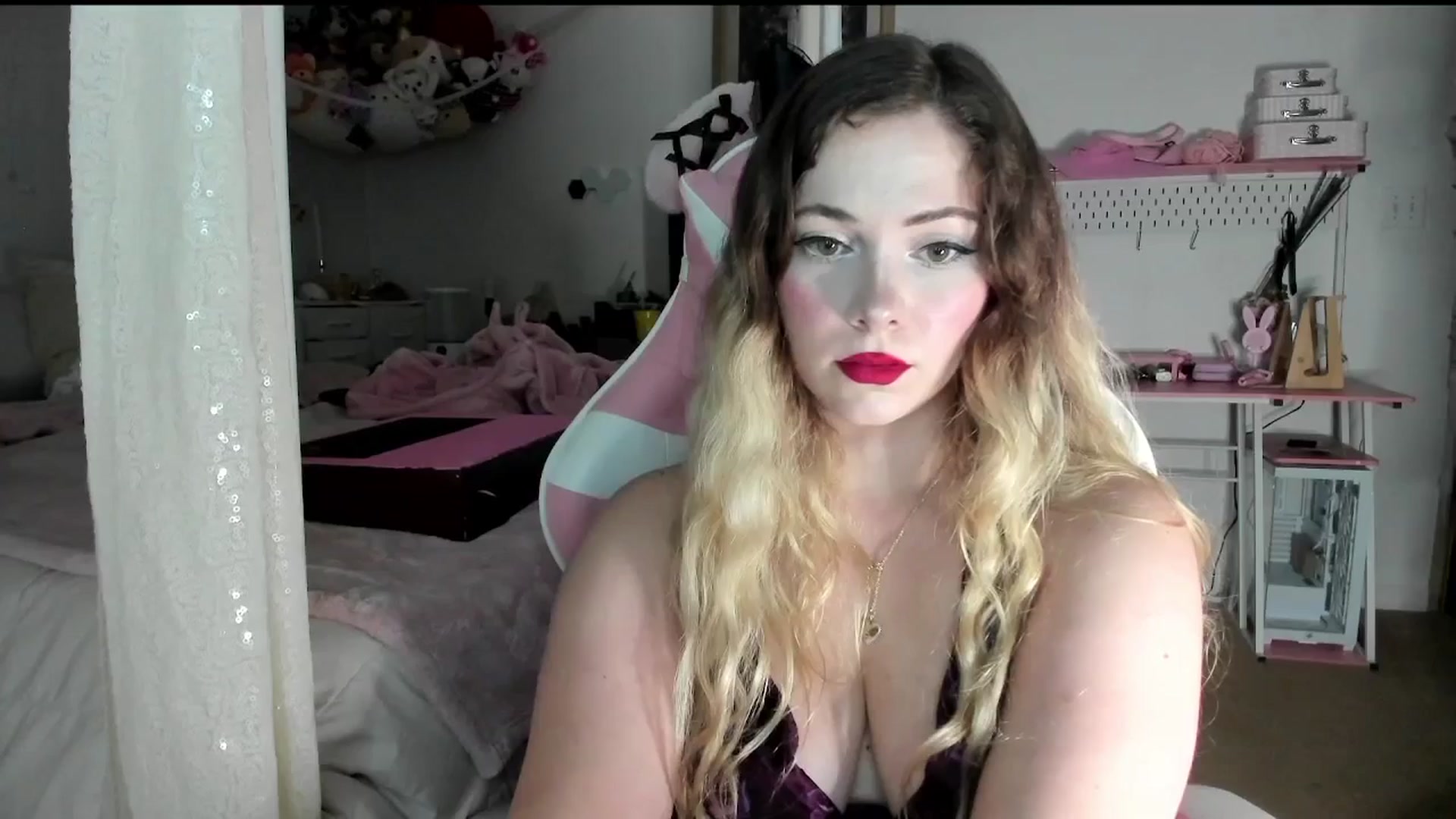 Gallery image thumbnail from lolypopbubble's myfreecams stream on, 07/08/2025, 19:29 image 17 of 20