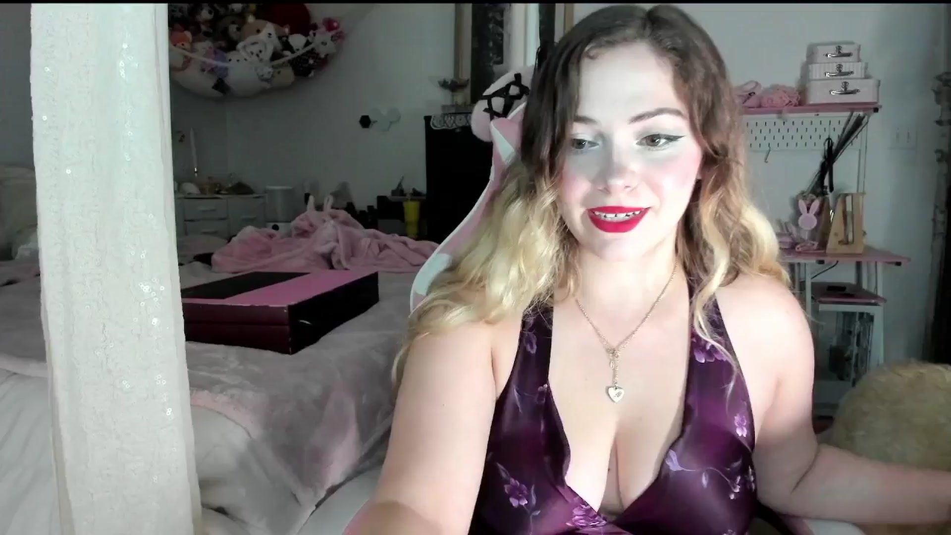 Gallery image thumbnail from lolypopbubble's myfreecams stream on, 07/08/2025, 19:29 image 4 of 20