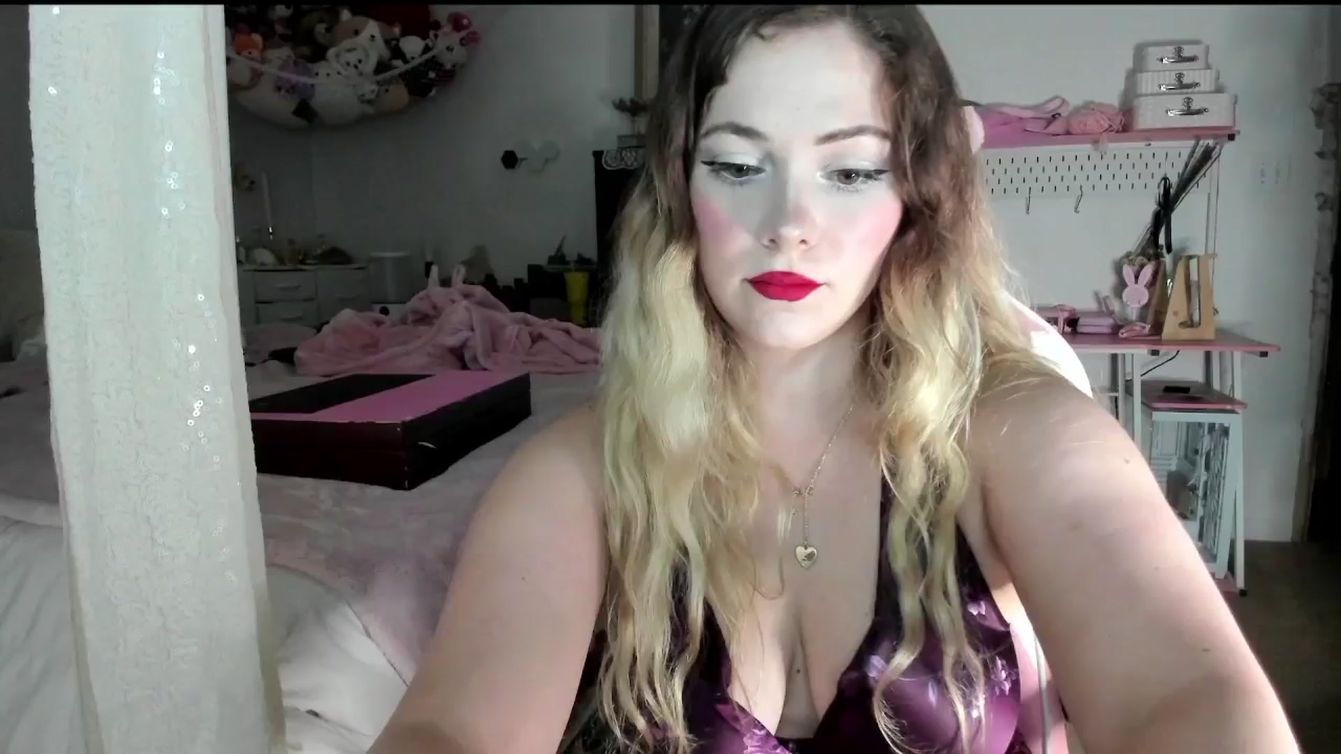 Gallery image thumbnail from lolypopbubble's myfreecams stream on, 07/08/2025, 19:29 image 11 of 20