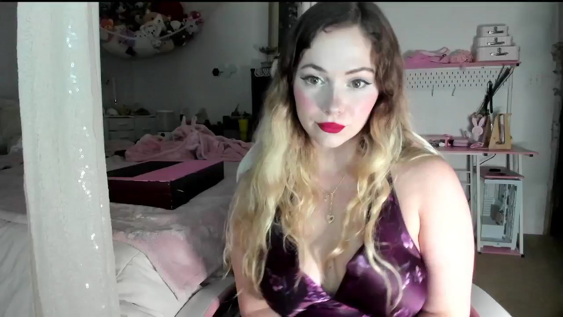 Gallery image thumbnail from lolypopbubble's myfreecams stream on, 07/08/2025, 19:29 image 9 of 20