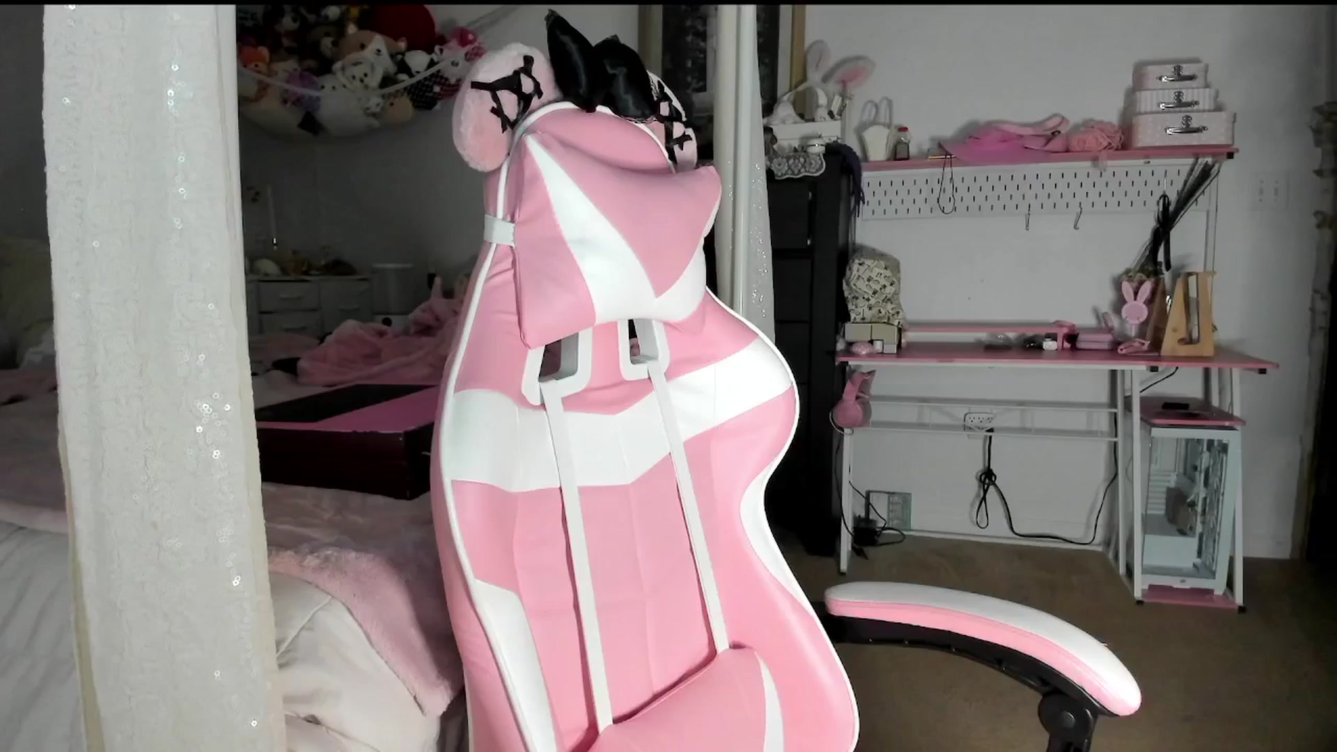Gallery image thumbnail from lolypopbubble's myfreecams stream on, 07/08/2025, 19:29 image 7 of 20
