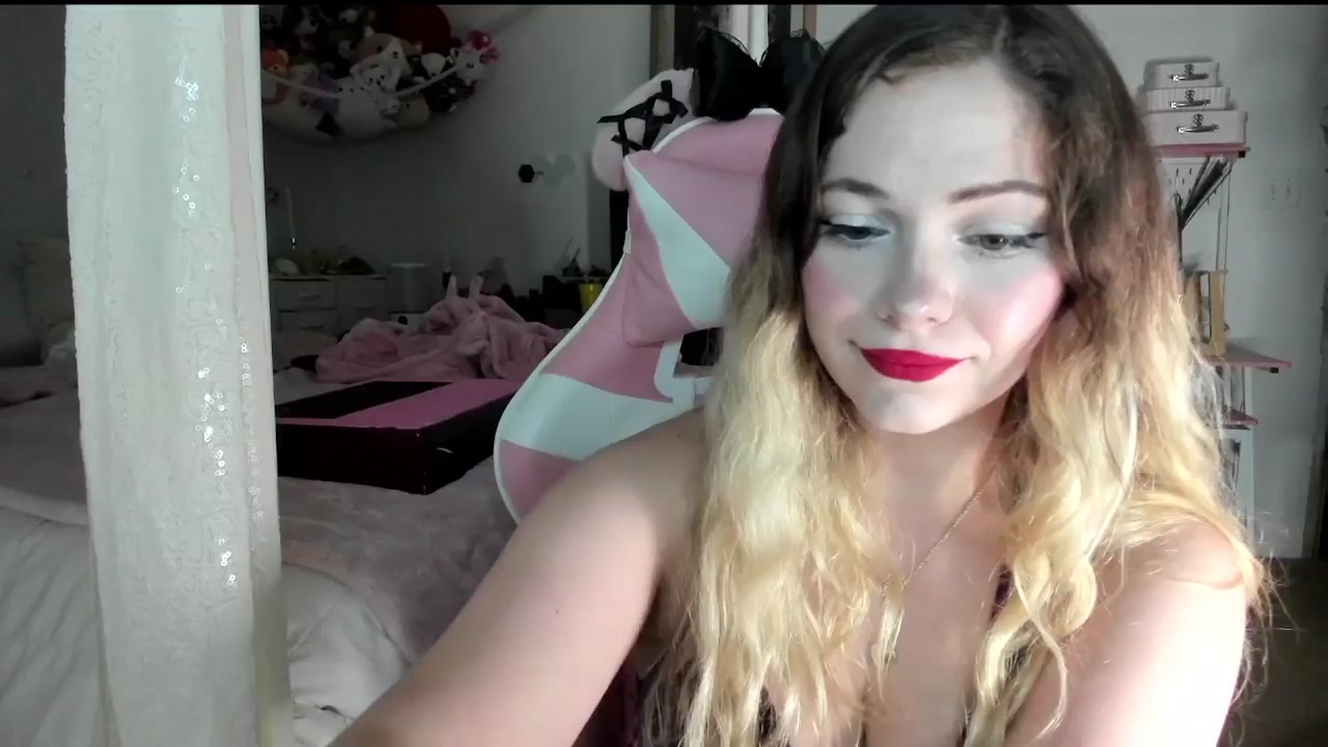 Gallery image thumbnail from lolypopbubble's myfreecams stream on, 07/08/2025, 19:29 image 19 of 20