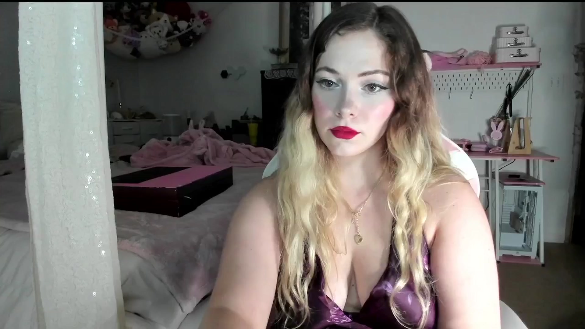 Gallery image thumbnail from lolypopbubble's myfreecams stream on, 07/08/2025, 19:29 image 10 of 20