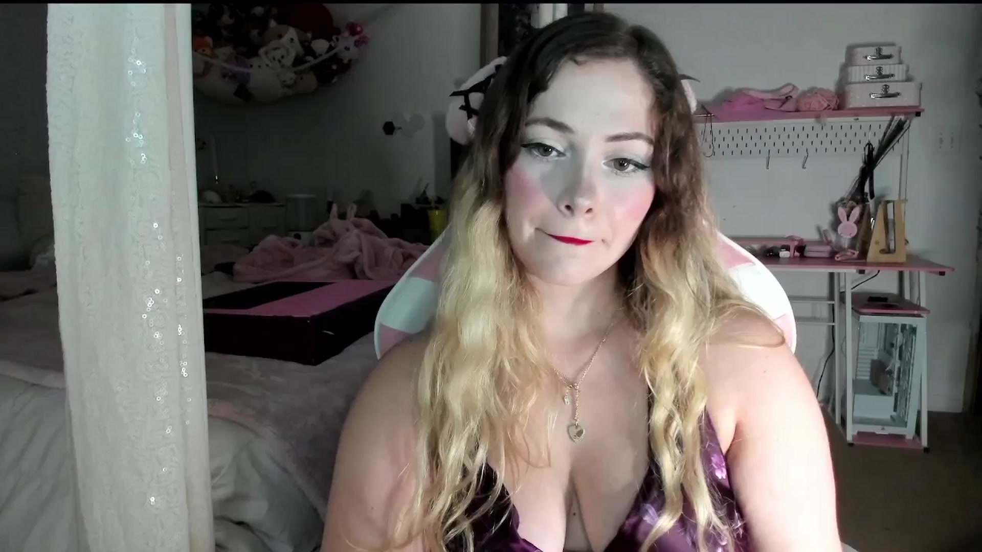 Gallery image thumbnail from lolypopbubble's myfreecams stream on, 07/08/2025, 19:29 image 16 of 20