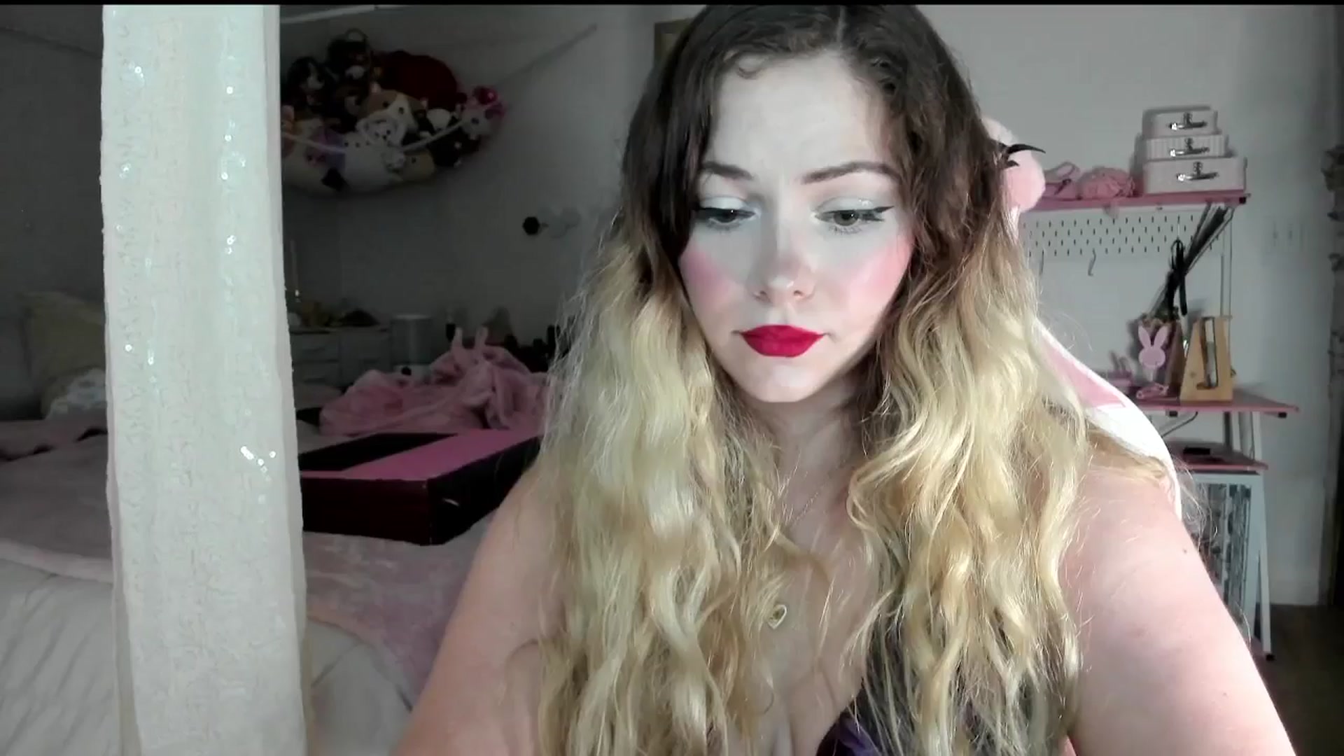 Gallery image thumbnail from lolypopbubble's myfreecams stream on, 07/08/2025, 20:01 image 10 of 20