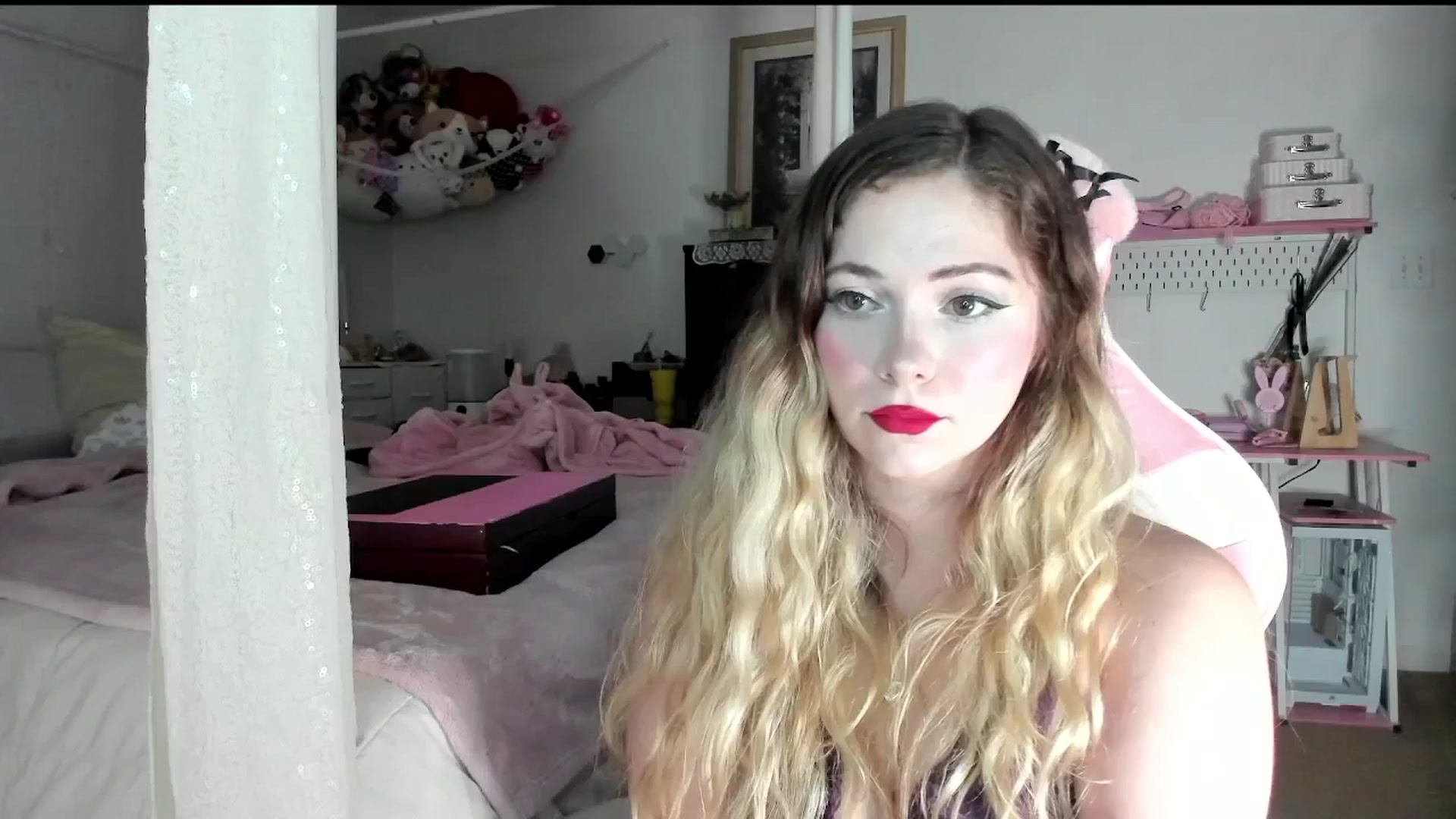 Gallery image thumbnail from lolypopbubble's myfreecams stream on, 07/08/2025, 20:01 image 15 of 20