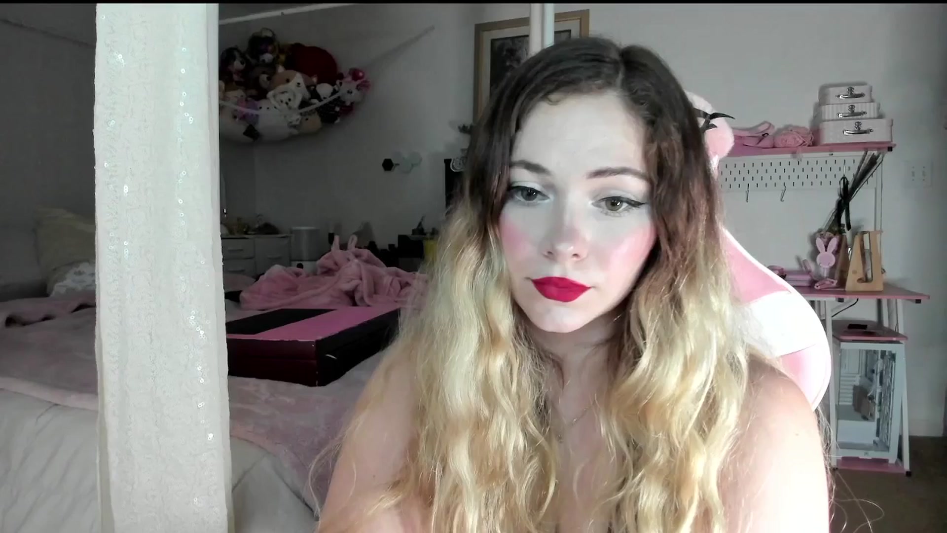 Gallery image thumbnail from lolypopbubble's myfreecams stream on, 07/08/2025, 20:01 image 17 of 20