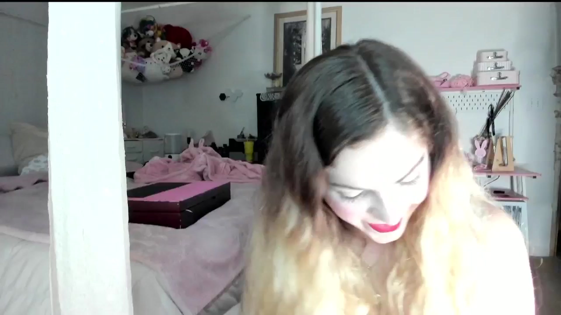 Gallery image thumbnail from lolypopbubble's myfreecams stream on, 07/08/2025, 20:01 image 7 of 20