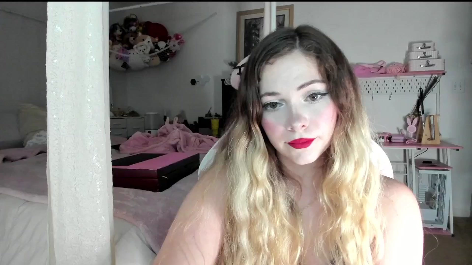 Gallery image thumbnail from lolypopbubble's myfreecams stream on, 07/08/2025, 20:01 image 19 of 20
