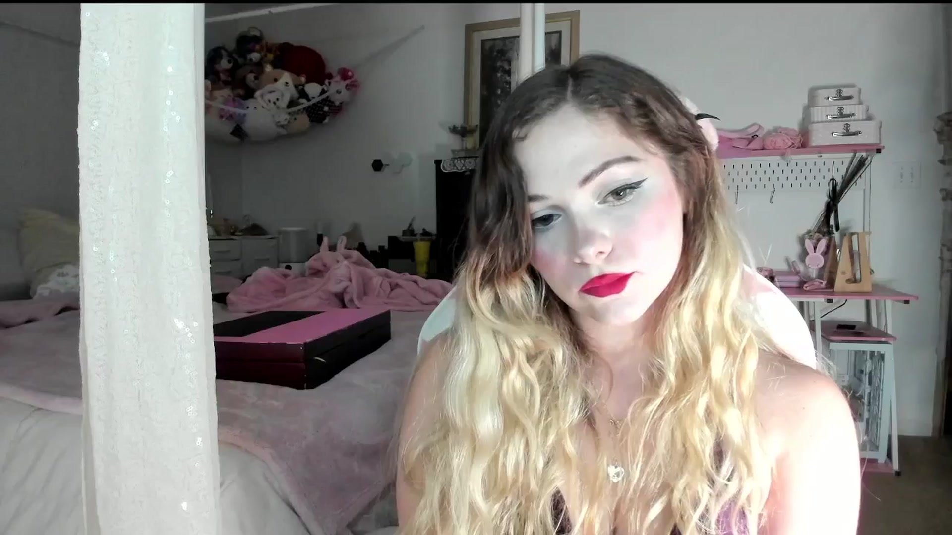 Gallery image thumbnail from lolypopbubble's myfreecams stream on, 07/08/2025, 20:01 image 13 of 20