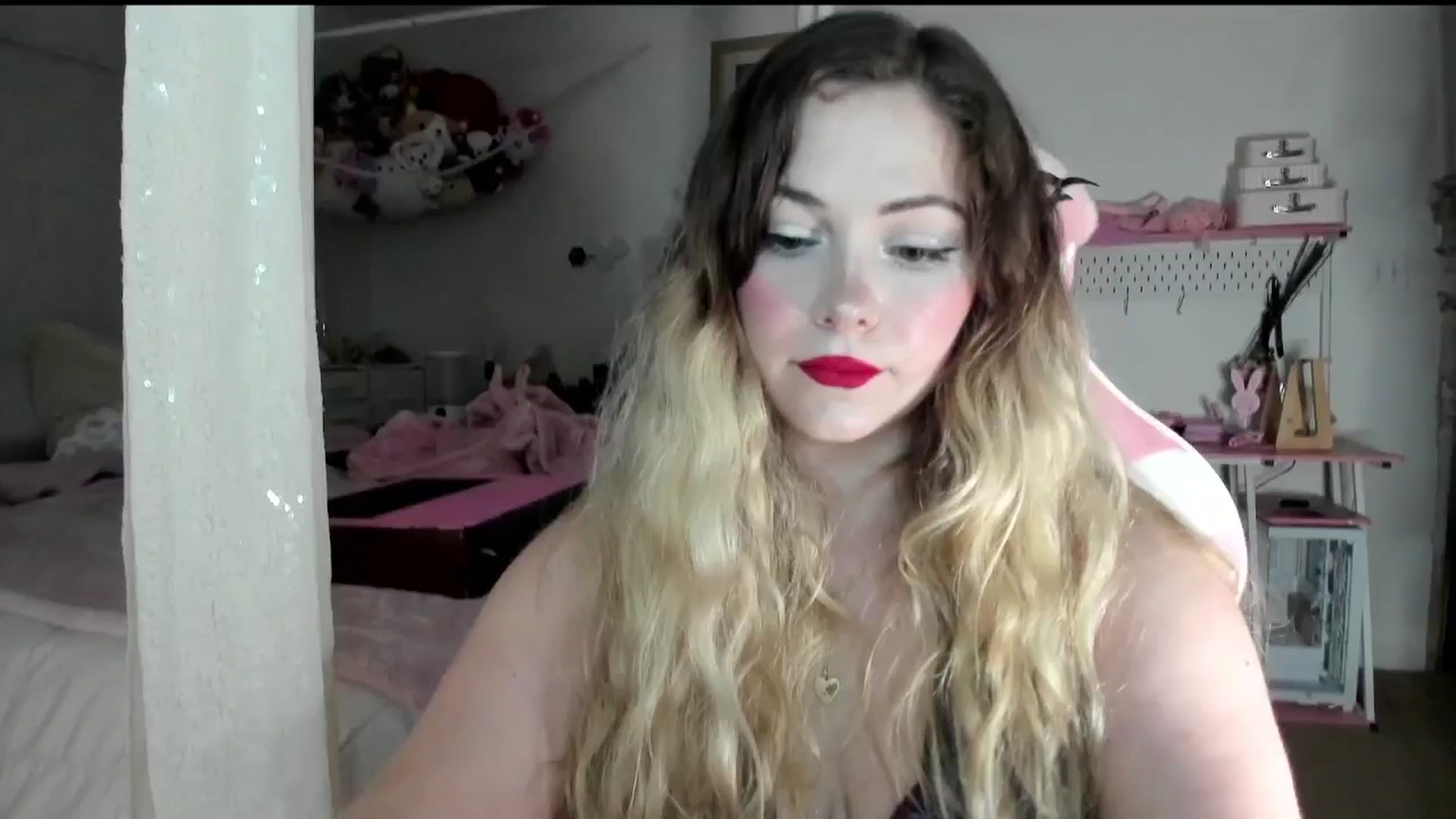 Gallery image thumbnail from lolypopbubble's myfreecams stream on, 07/08/2025, 20:01 image 11 of 20