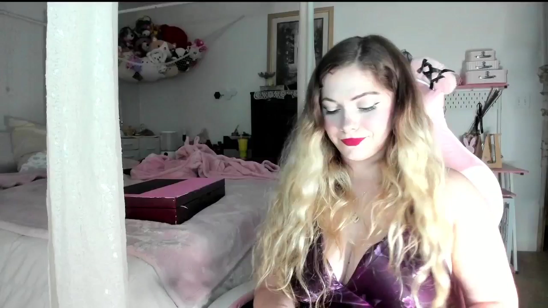 Gallery image thumbnail from lolypopbubble's myfreecams stream on, 07/08/2025, 20:01 image 9 of 20