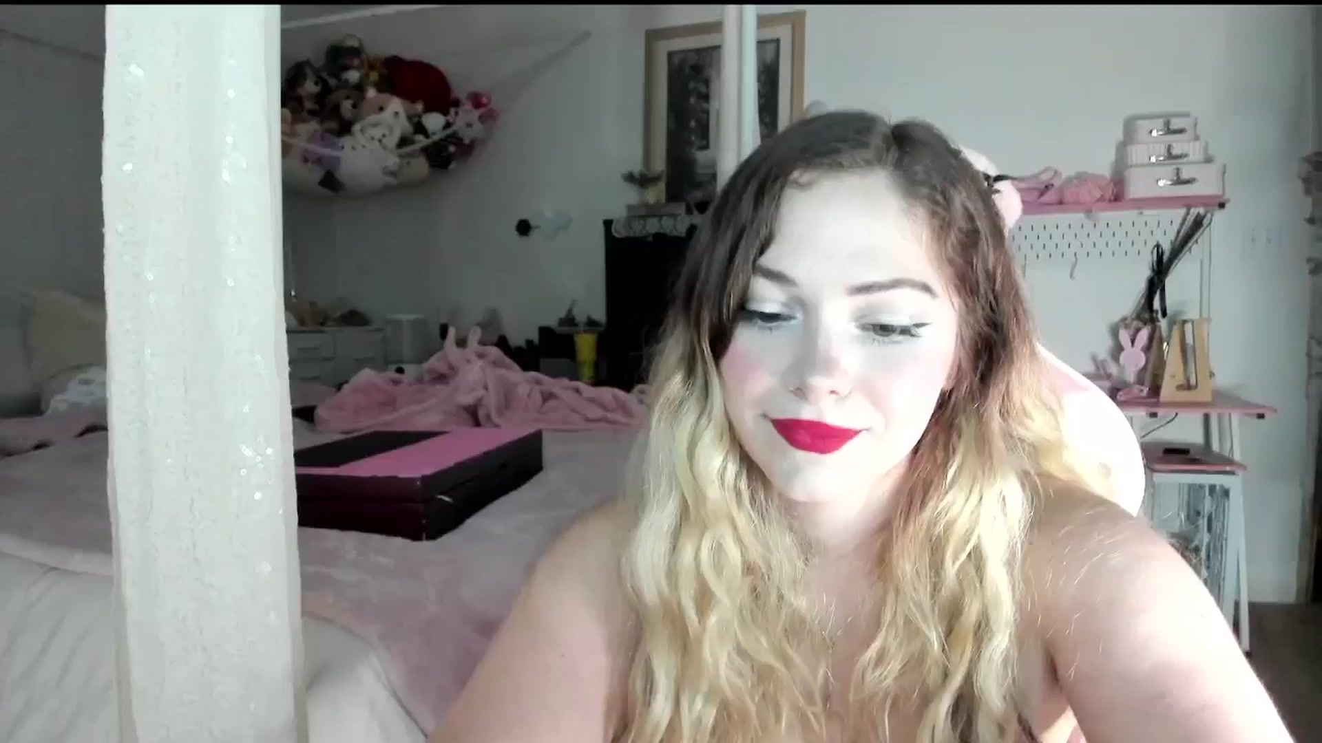 Gallery image thumbnail from lolypopbubble's myfreecams stream on, 07/08/2025, 20:01 image 4 of 20