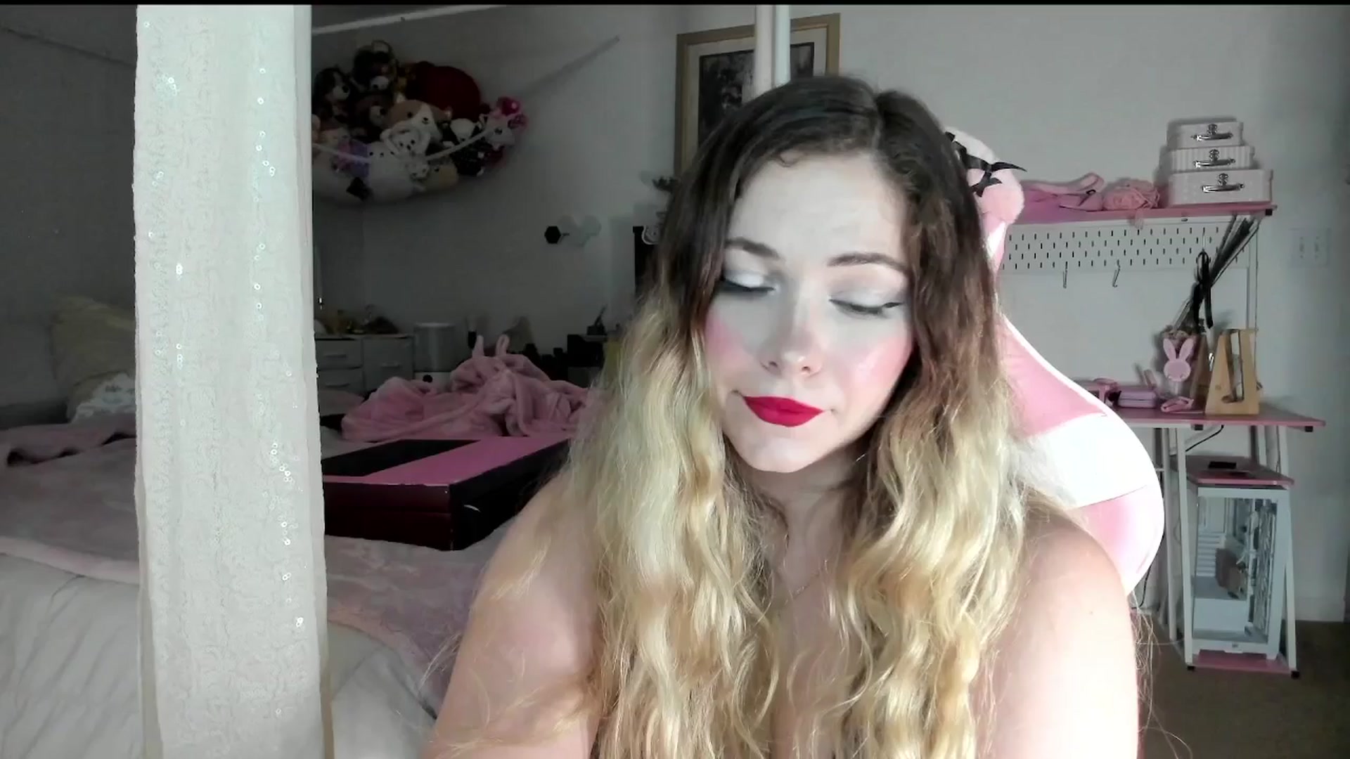 Gallery image thumbnail from lolypopbubble's myfreecams stream on, 07/08/2025, 20:01 image 18 of 20