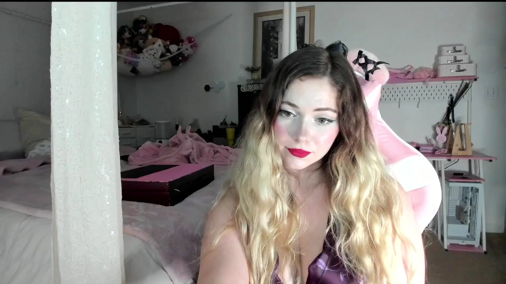 Gallery image thumbnail from lolypopbubble's myfreecams stream on, 07/08/2025, 20:01 image 16 of 20