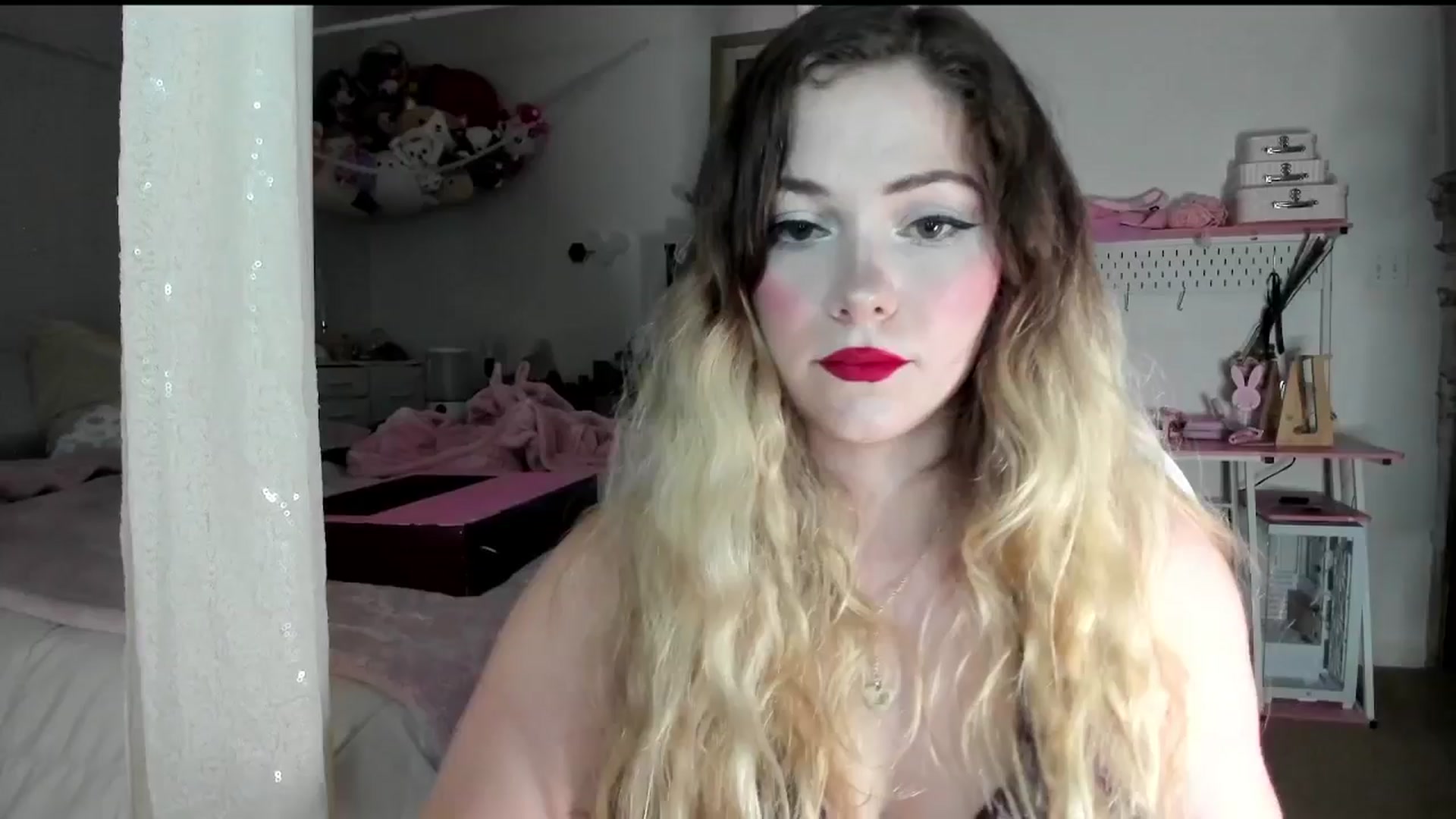 Gallery image thumbnail from lolypopbubble's myfreecams stream on, 07/08/2025, 20:01 image 12 of 20