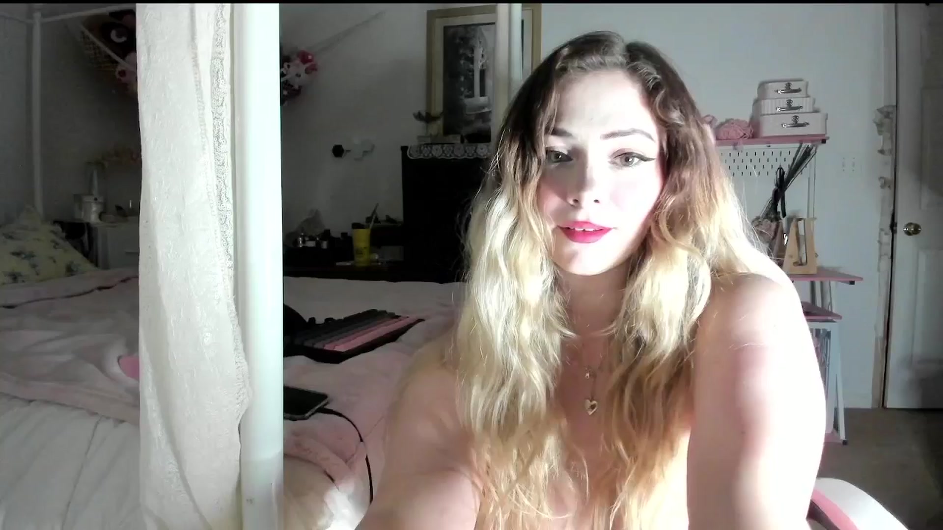 Gallery image thumbnail from lolypopbubble's myfreecams stream on, 07/09/2025, 21:11 image 1 of 20