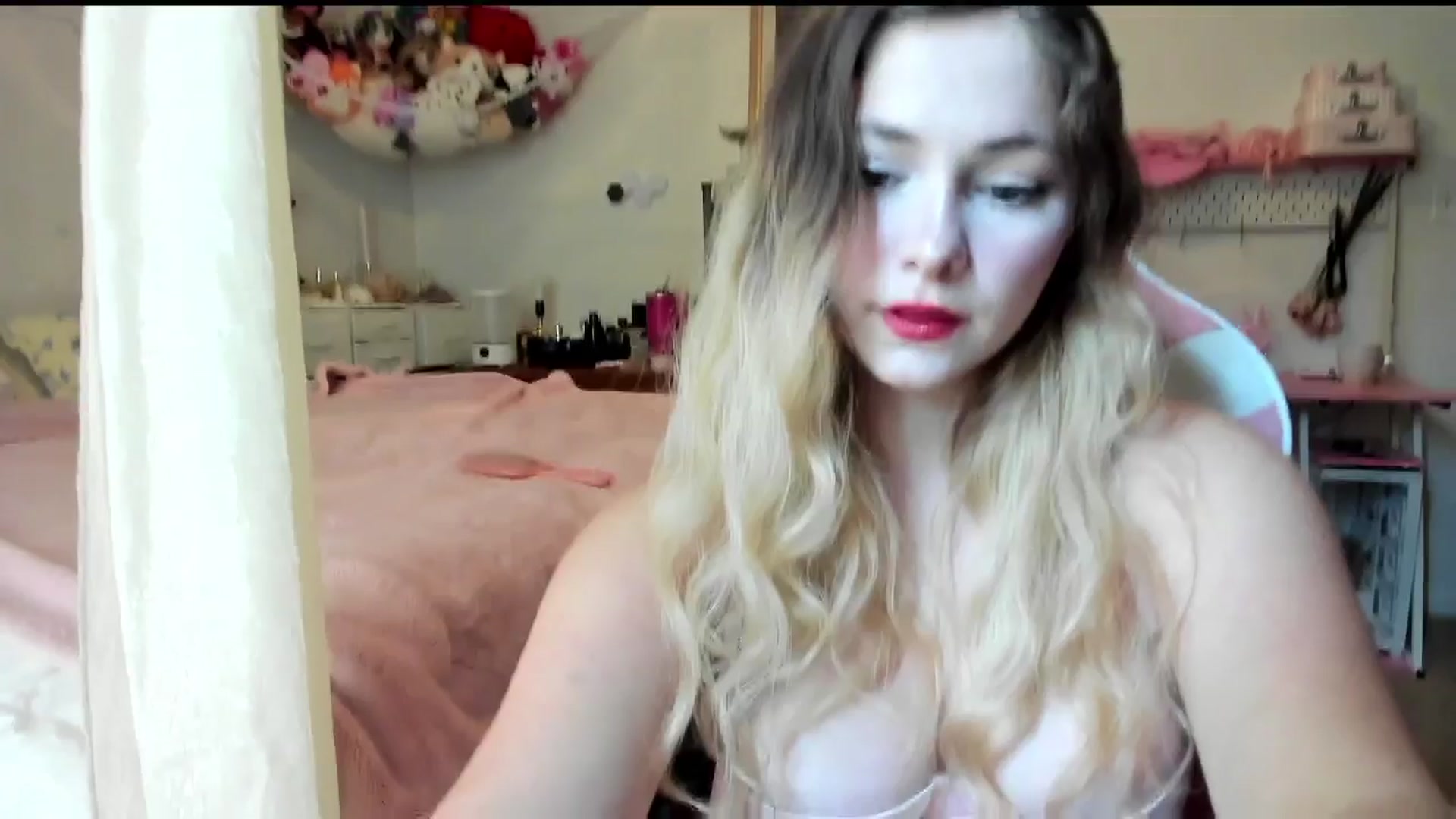 Gallery image thumbnail from lolypopbubble's myfreecams stream on, 07/21/2025, 19:12 image 5 of 20