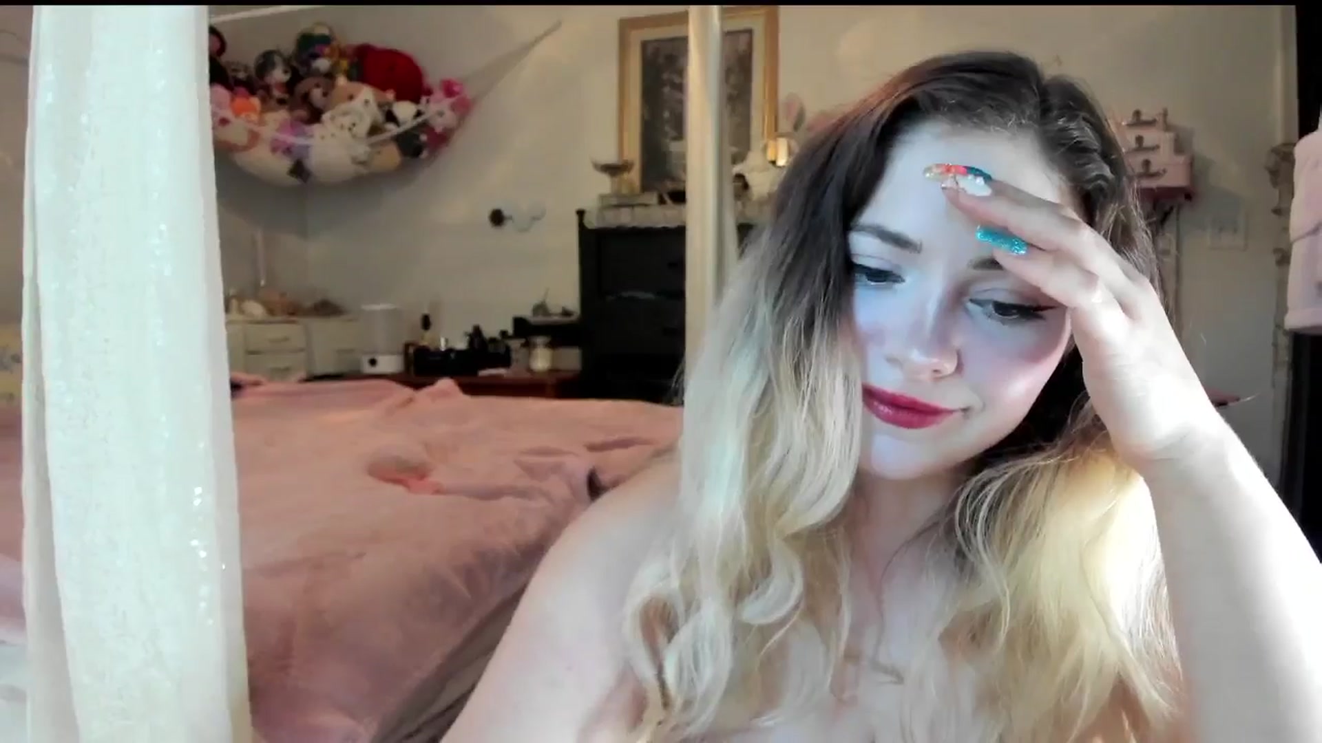 Gallery image thumbnail from lolypopbubble's myfreecams stream on, 07/21/2025, 19:12 image 20 of 20