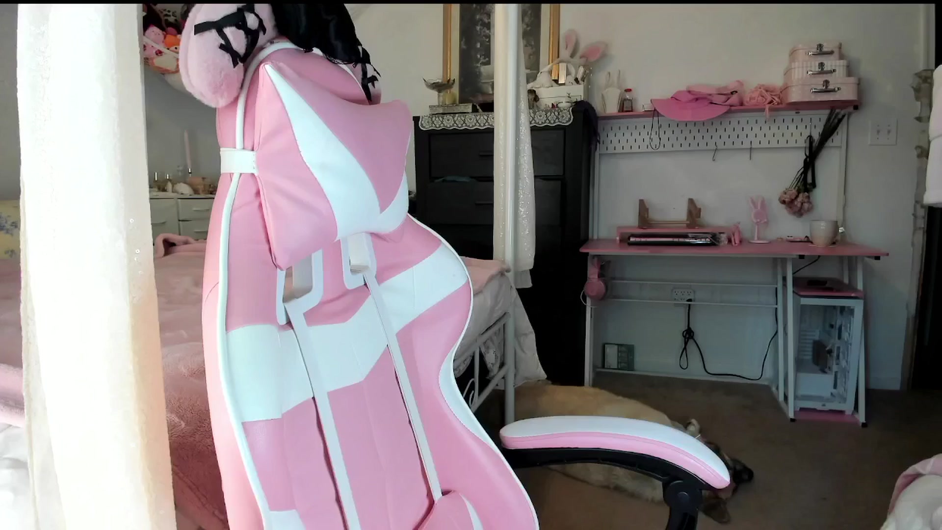 Gallery image thumbnail from lolypopbubble's myfreecams stream on, 07/21/2025, 19:46 image 17 of 20