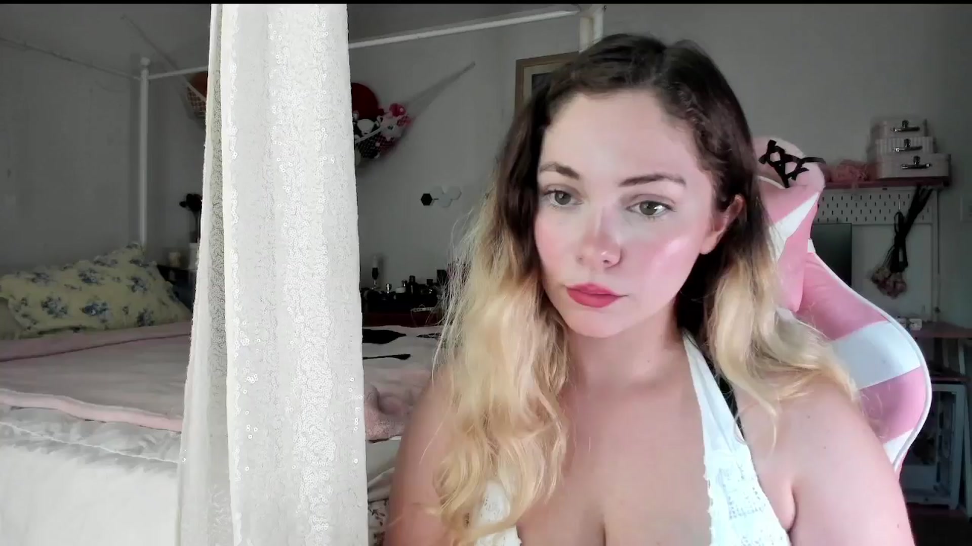 Gallery image thumbnail from lolypopbubble's myfreecams stream on, 07/22/2025, 19:12 image 8 of 20