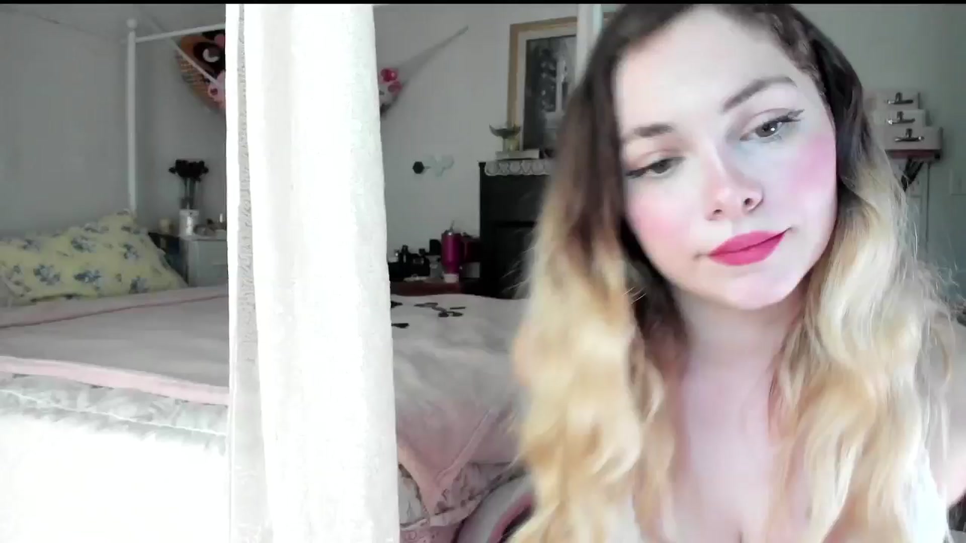 Gallery image thumbnail from lolypopbubble's myfreecams stream on, 07/22/2025, 19:12 image 20 of 20