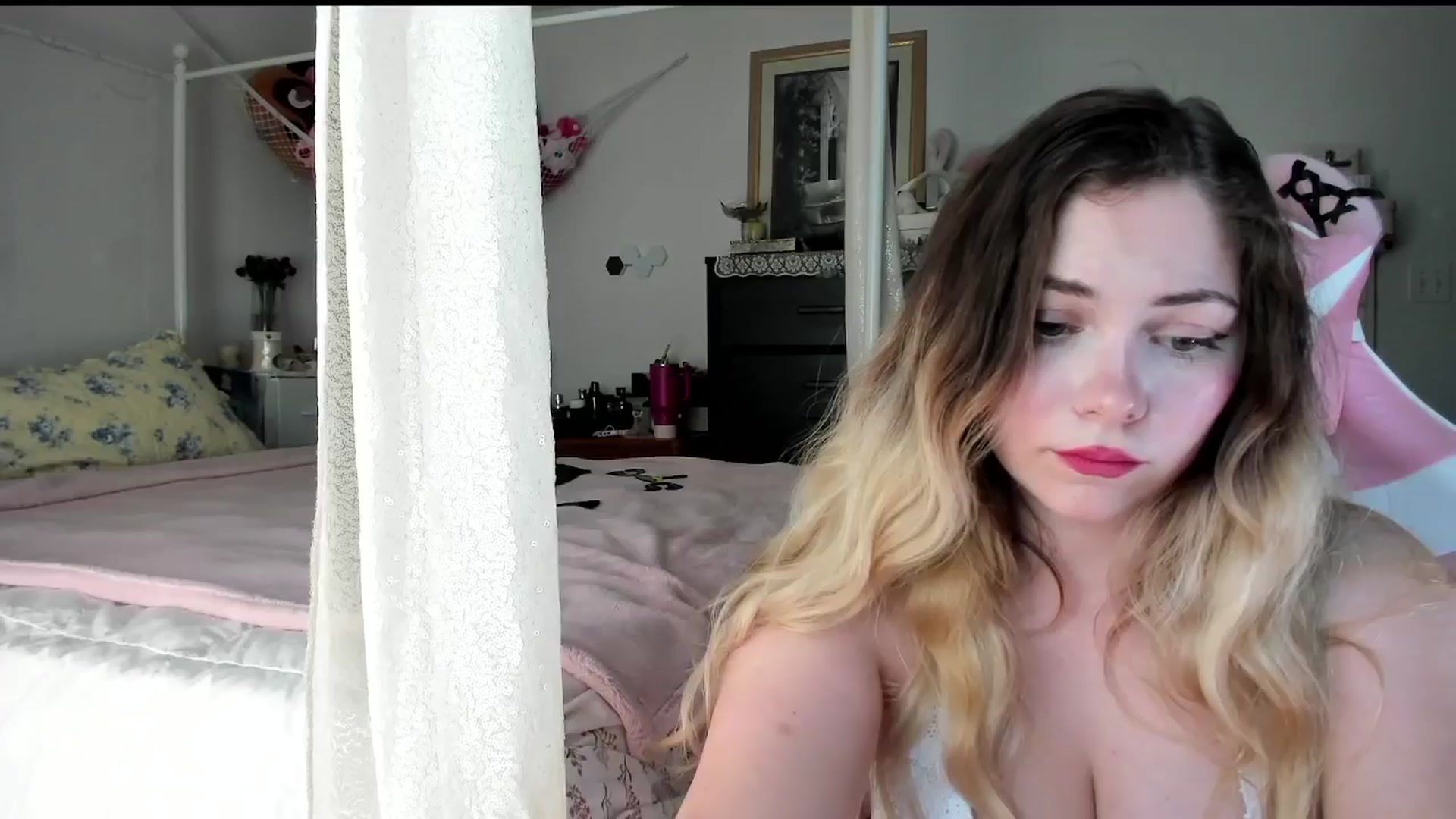 Gallery image thumbnail from lolypopbubble's myfreecams stream on, 07/22/2025, 20:19 image 3 of 20