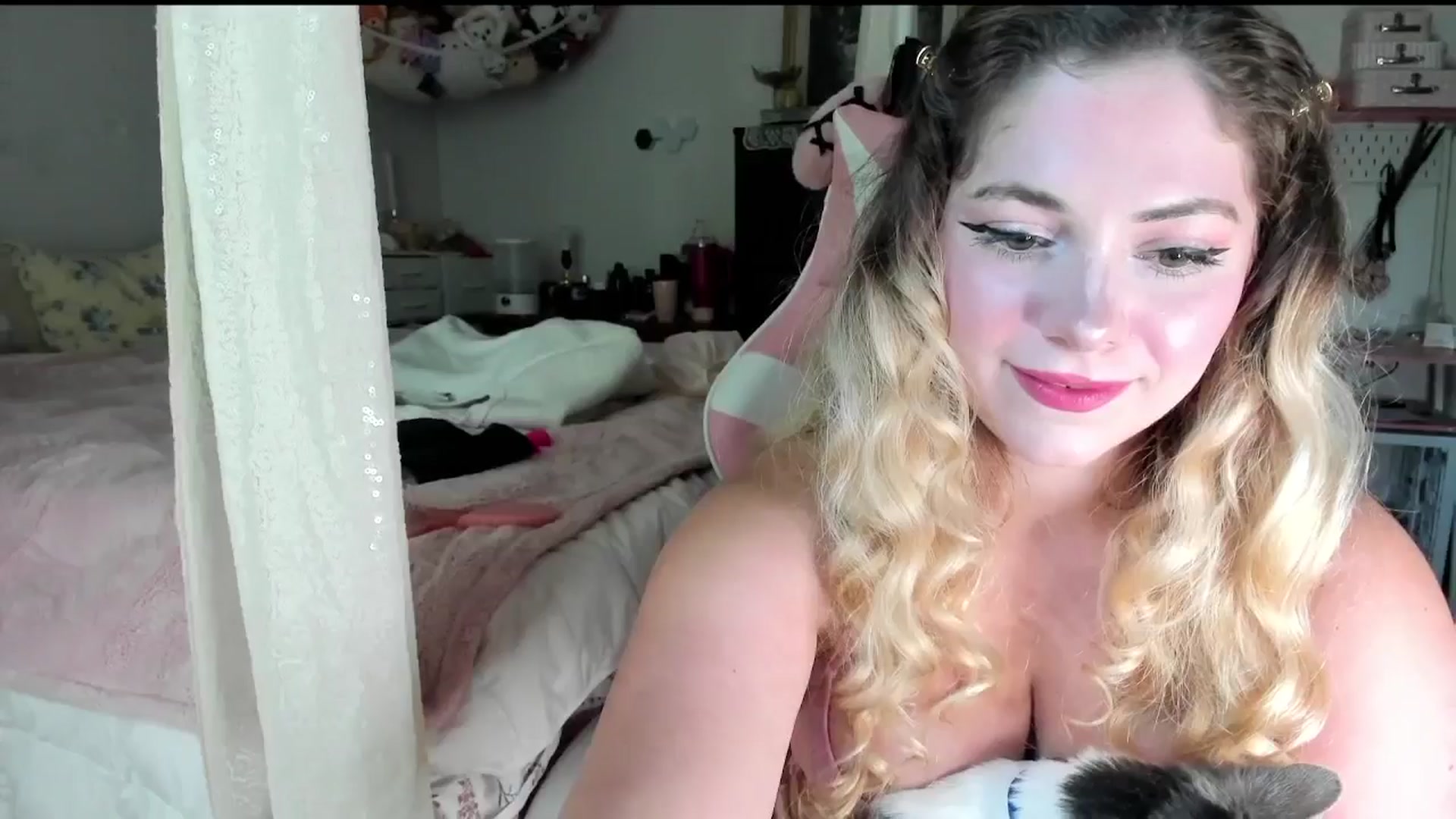 Gallery image thumbnail from lolypopbubble's myfreecams stream on, 07/30/2025, 18:38 image 20 of 20