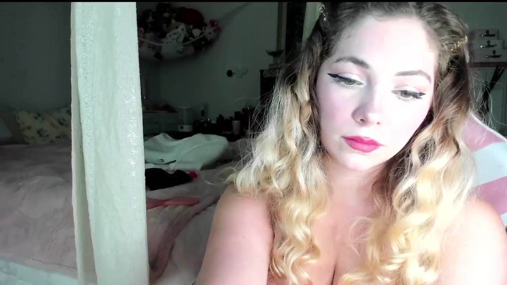 Gallery image thumbnail from lolypopbubble's myfreecams stream on, 07/30/2025, 18:38 image 2 of 20