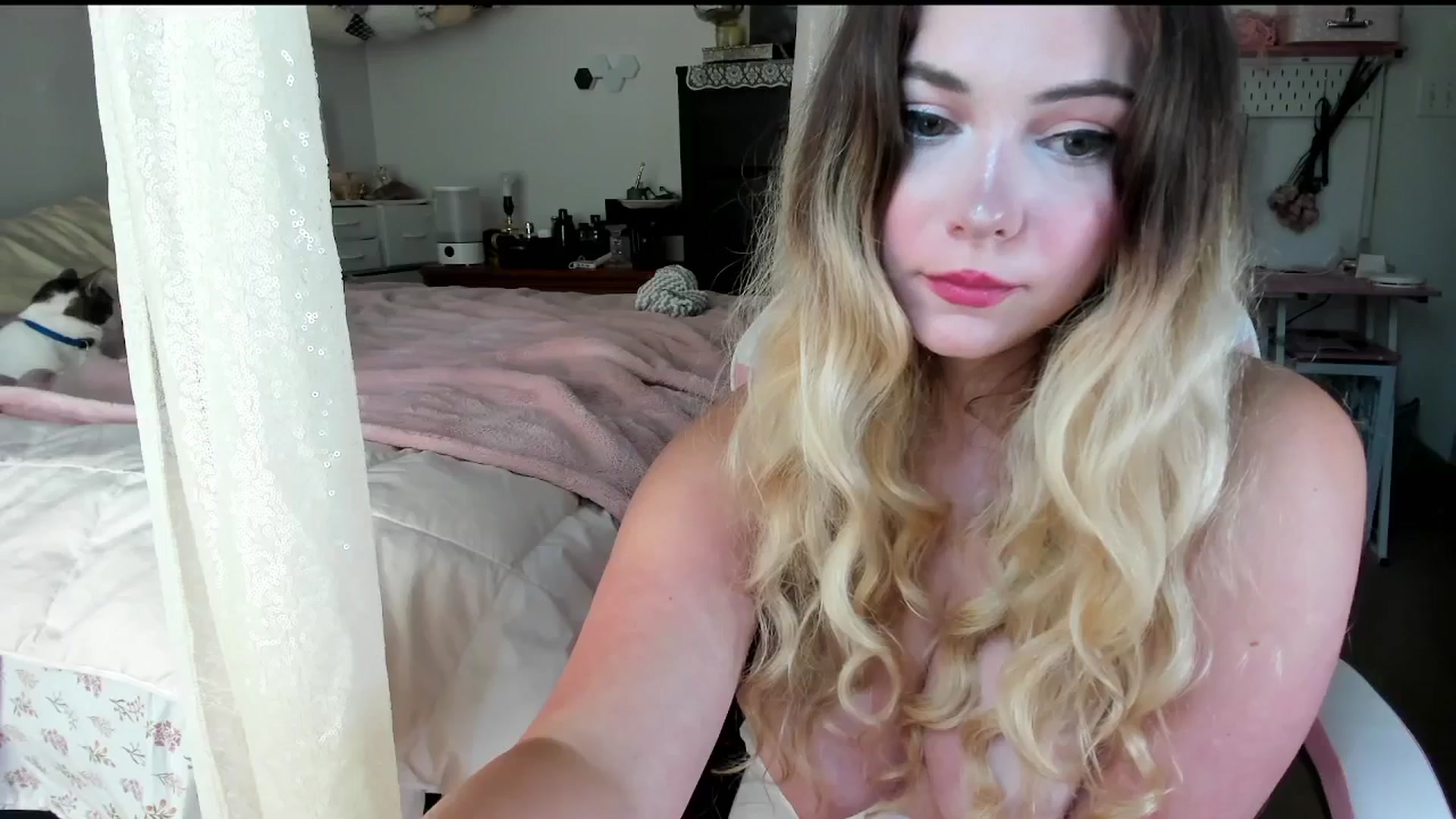 Gallery image thumbnail from lolypopbubble's myfreecams stream on, 07/31/2025, 20:11 image 19 of 20
