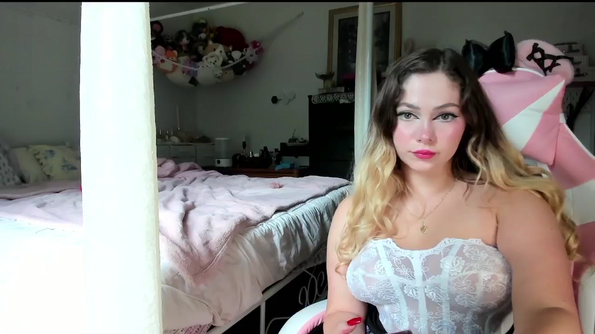 Gallery image thumbnail from lolypopbubble's myfreecams stream on, 08/06/2025, 19:00 image 1 of 20