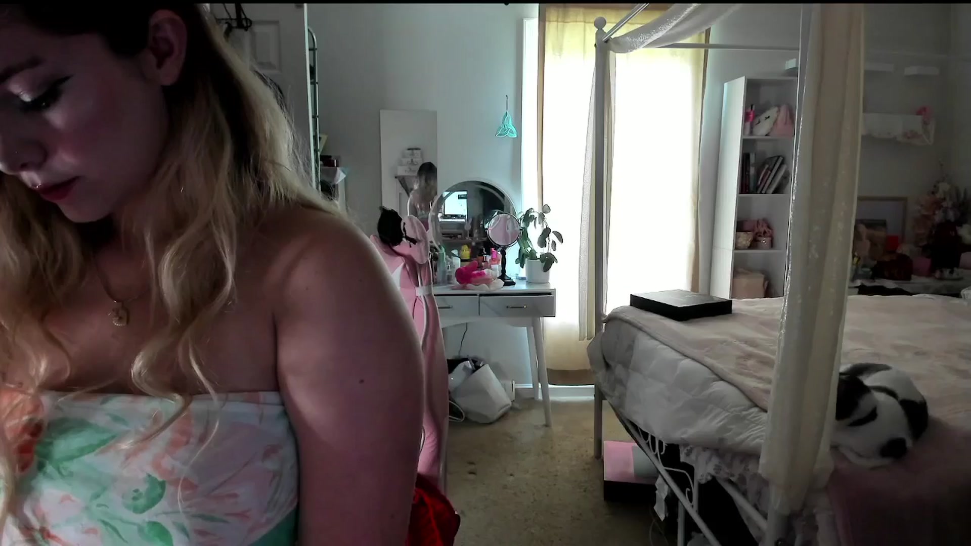Gallery image thumbnail from lolypopbubble's myfreecams stream on, 08/07/2025, 18:41 image 13 of 20