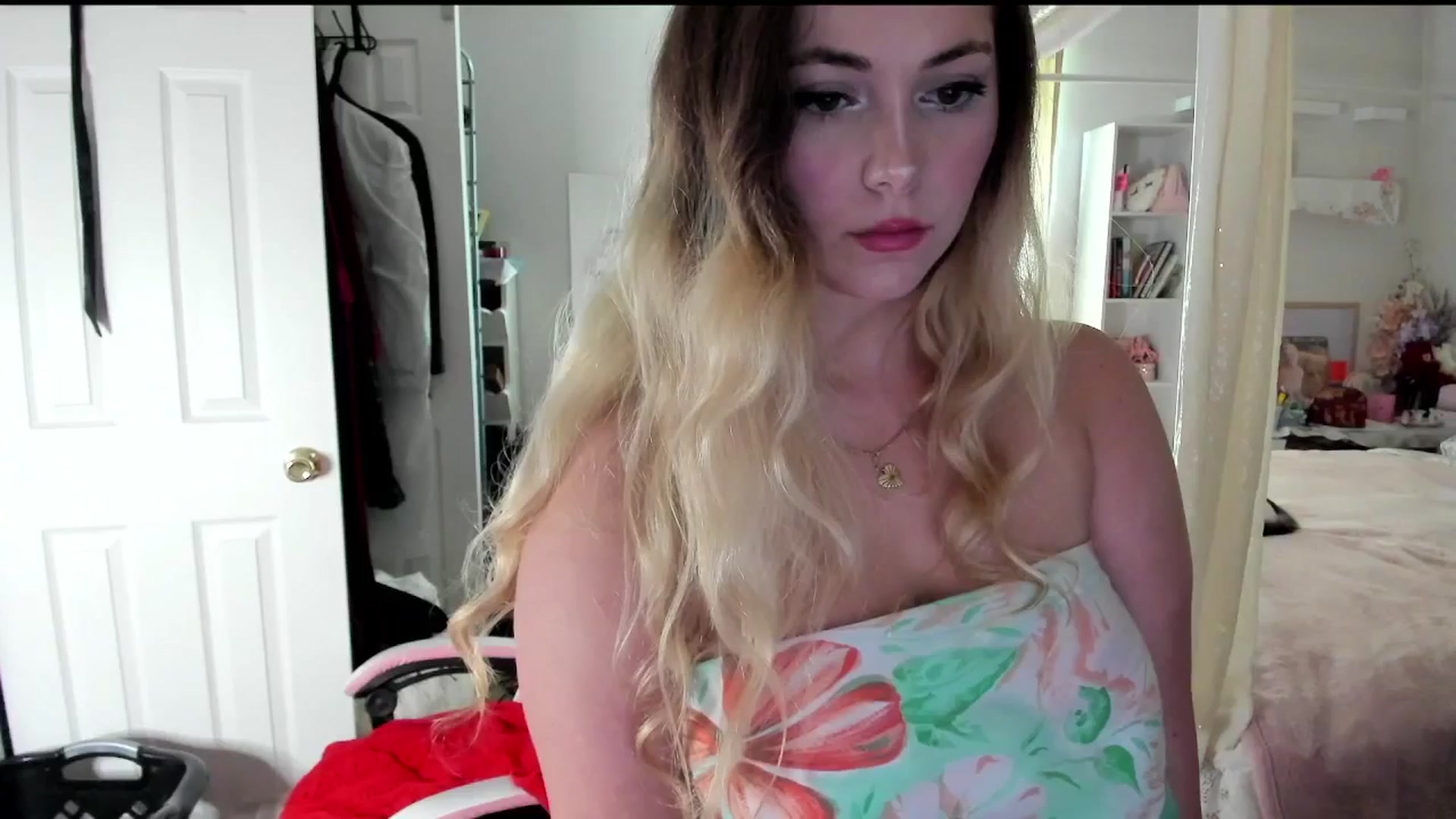 Gallery image thumbnail from lolypopbubble's myfreecams stream on, 08/07/2025, 18:41 image 15 of 20