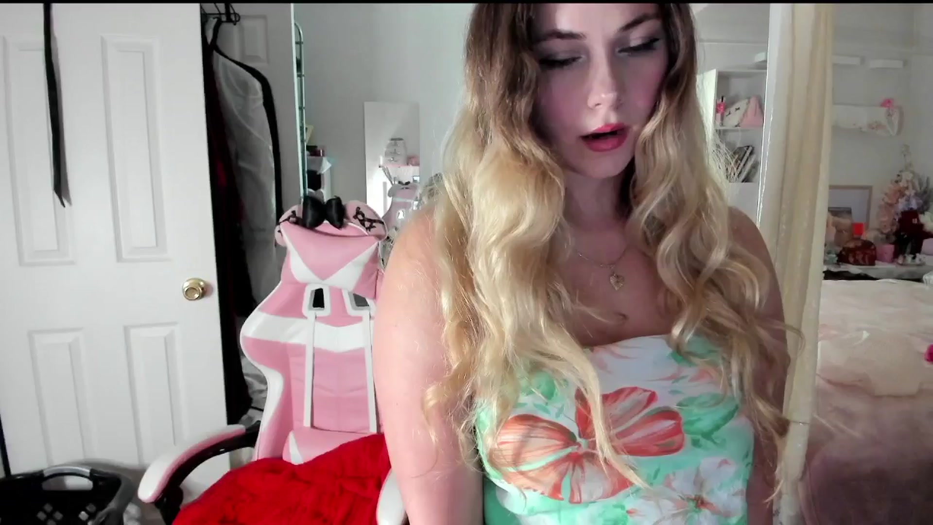 Gallery image thumbnail from lolypopbubble's myfreecams stream on, 08/07/2025, 18:41 image 2 of 20