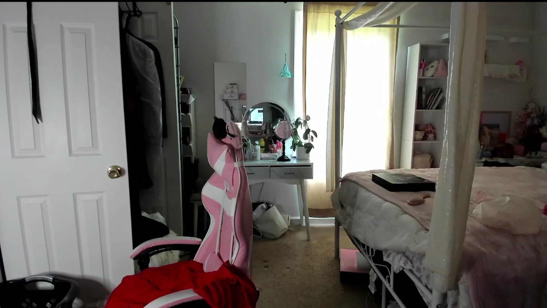 Gallery image thumbnail from lolypopbubble's myfreecams stream on, 08/07/2025, 18:41 image 12 of 20